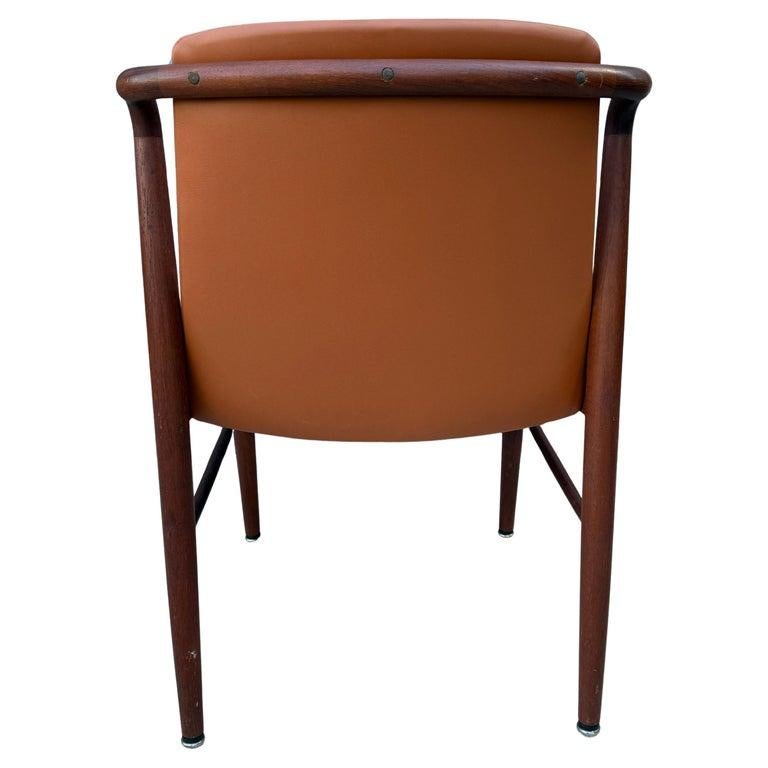 Schöner Vintage-Set aus 4 modernen dänischen Esszimmerstühlen aus Teakholz und Leder aus Teakholz im Zustand „Gut“ im Angebot in Brooklyn, NY