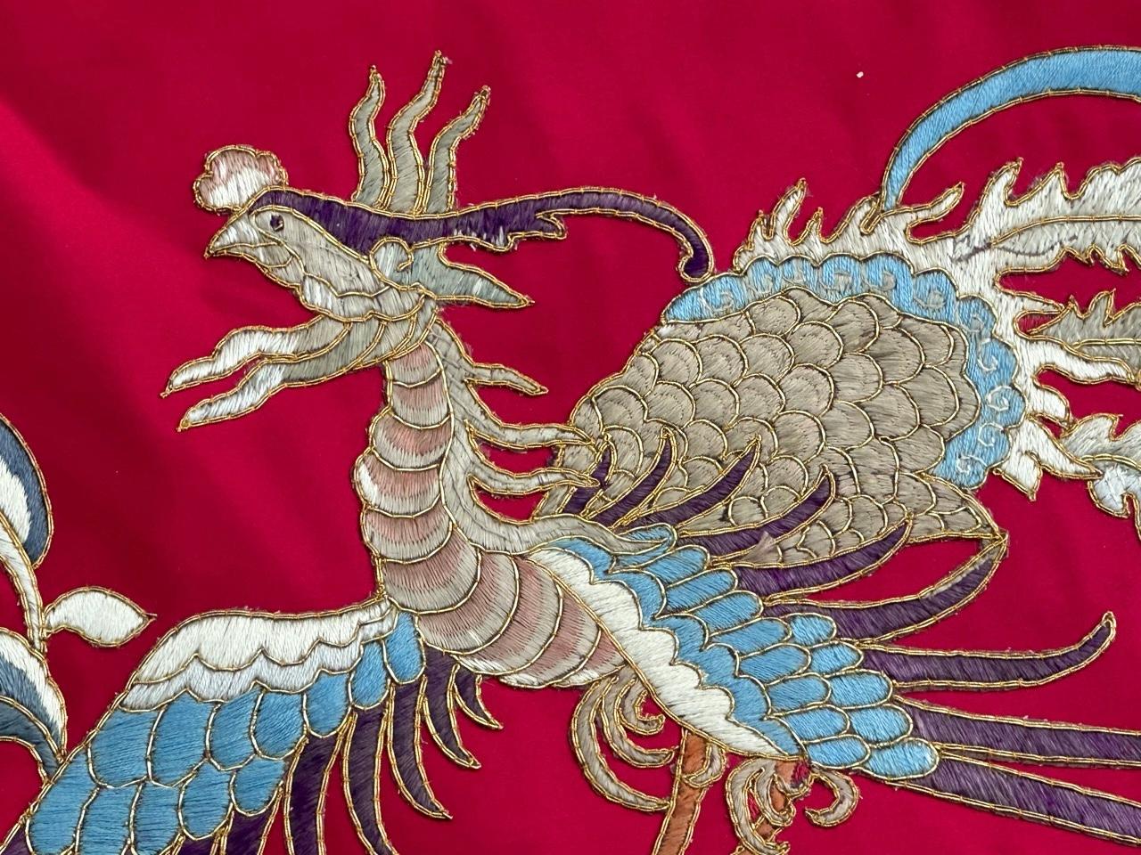 Beautiful Vintage silk and metal Chinese Embroidery dragon design For Sale 2