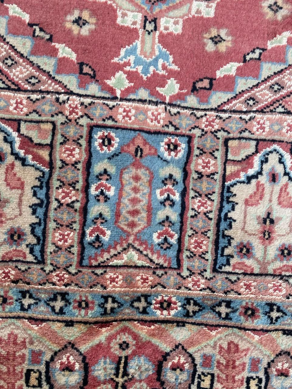 Preciosa alfombra paquistaní vintage de seda y lana en venta 6