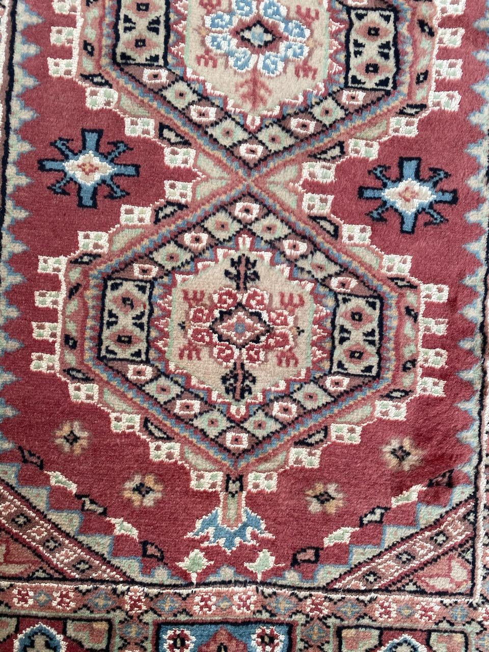 Bobyrug’s Beautiful Vintage Silk and Wool Pakistani Rug In Good Condition For Sale In Saint Ouen, FR