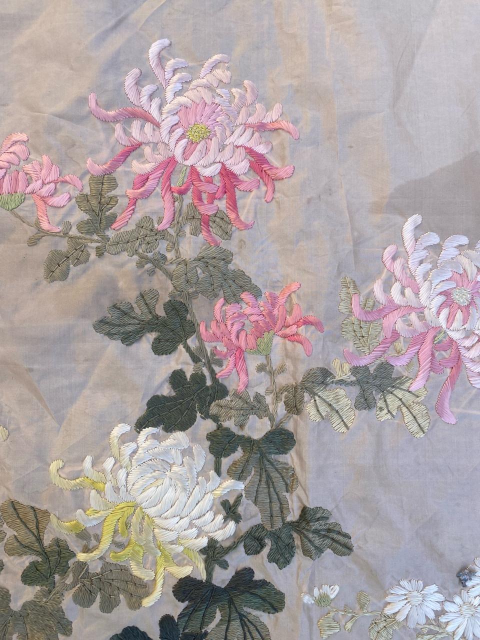 Embroidered Bobyrug’s Beautiful Vintage Silk Chinese Embroidery For Sale