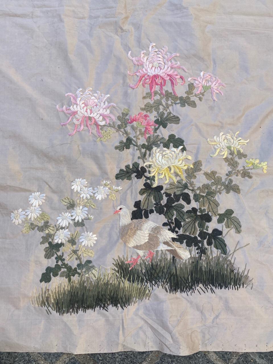 Bobyrug's Beautiful Vintage Silk Chinese Embroidery (20. Jahrhundert) im Angebot