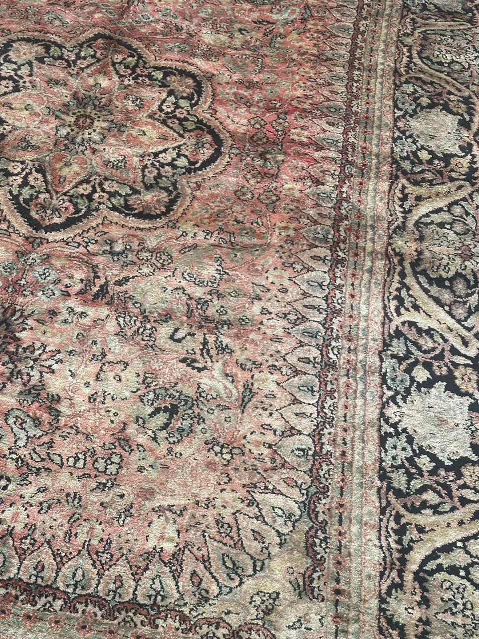 Beautiful Vintage Silk Kashmir Rug In Good Condition For Sale In Saint Ouen, FR