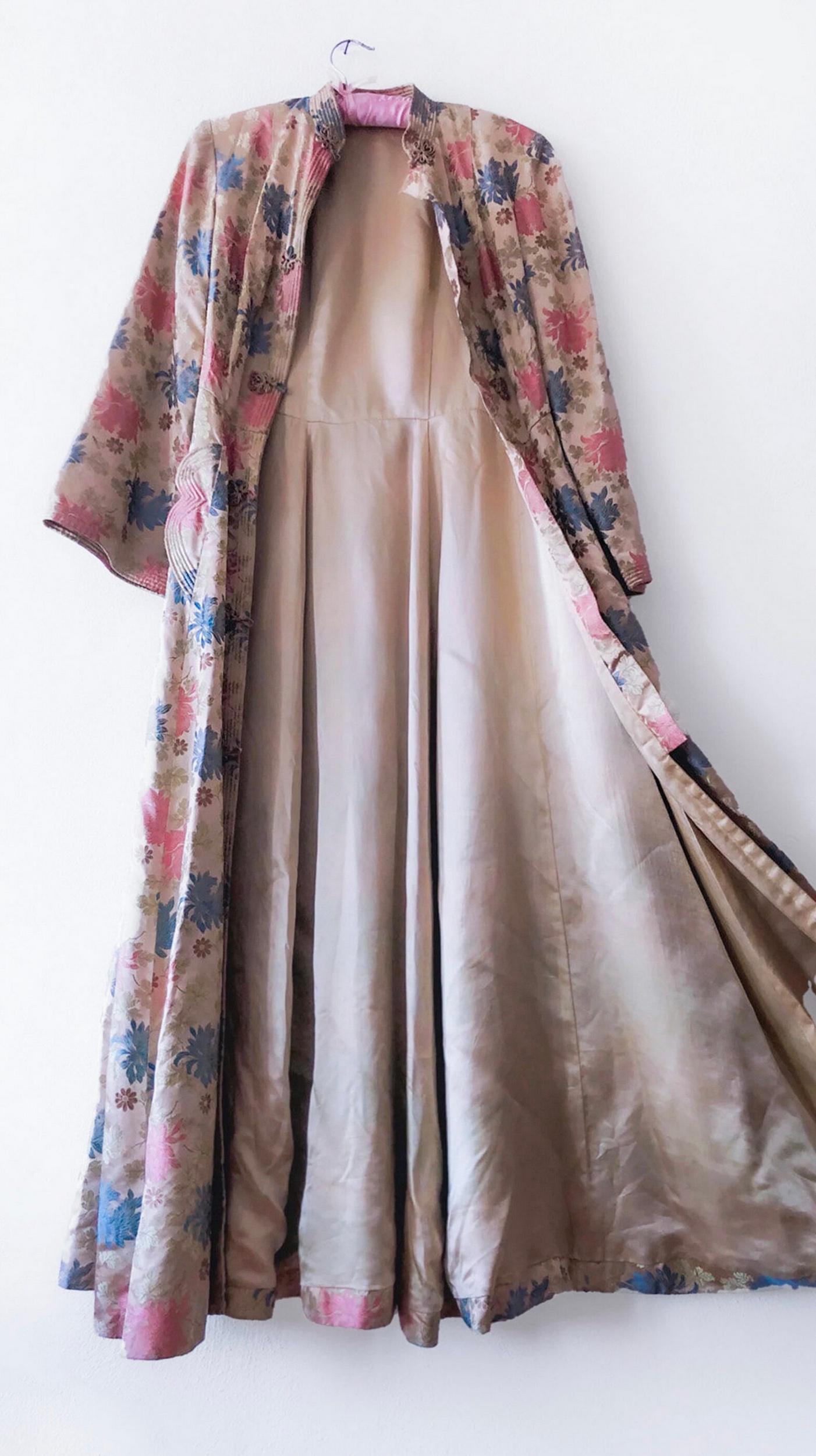 Schönes Vintage Seide Kimono Kleid 1950er Couture asiatischer Robe Mantel 40er 50er Jahre im Angebot 4