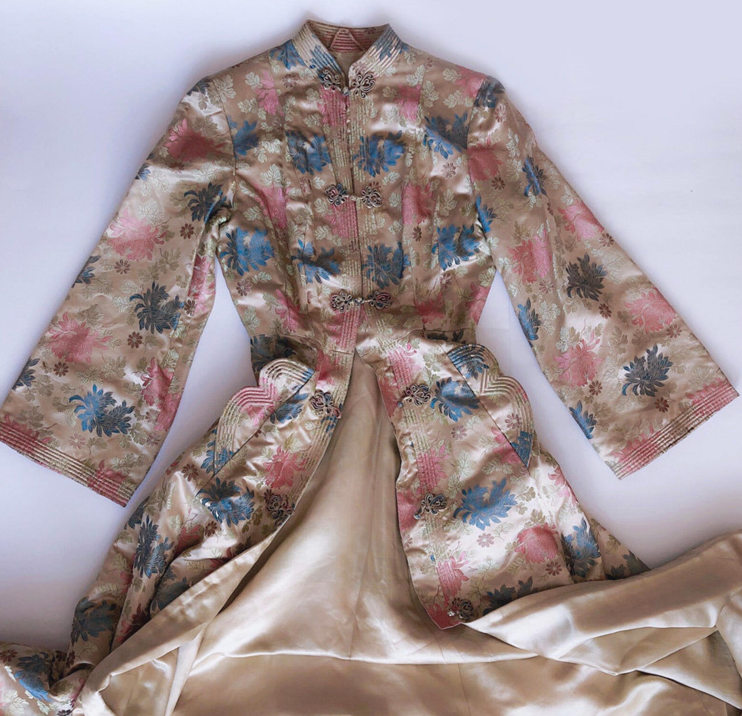 Gris Magnifique robe kimono en soie Vintage 1950s Couture Asian Robe Coat 40s 50s en vente