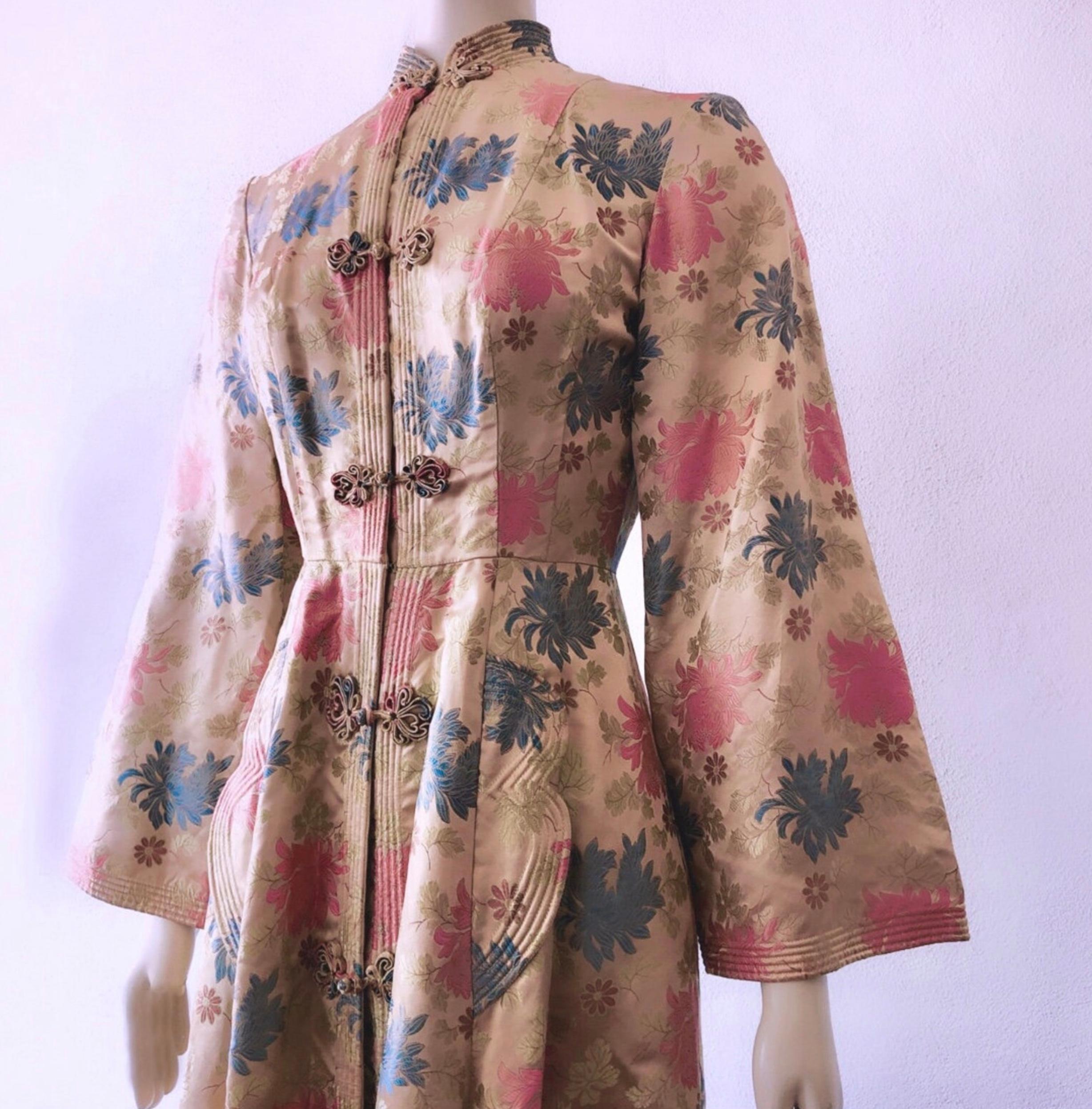 Gray Beautiful Vintage Silk Kimono Dress Gown 1950s Couture Asian Robe Coat 40s 50s For Sale