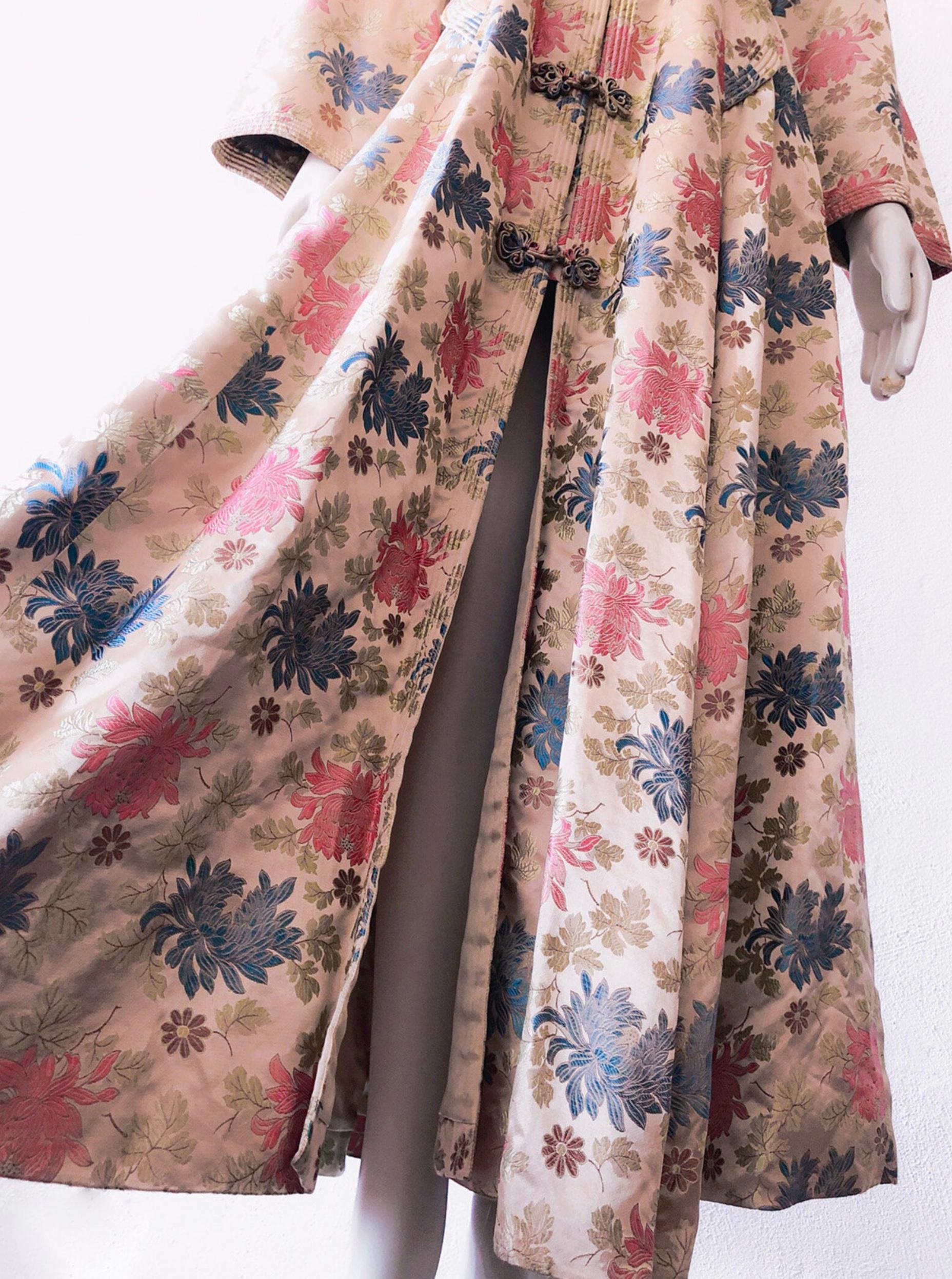 Schönes Vintage Seide Kimono Kleid 1950er Couture asiatischer Robe Mantel 40er 50er Jahre im Angebot 3