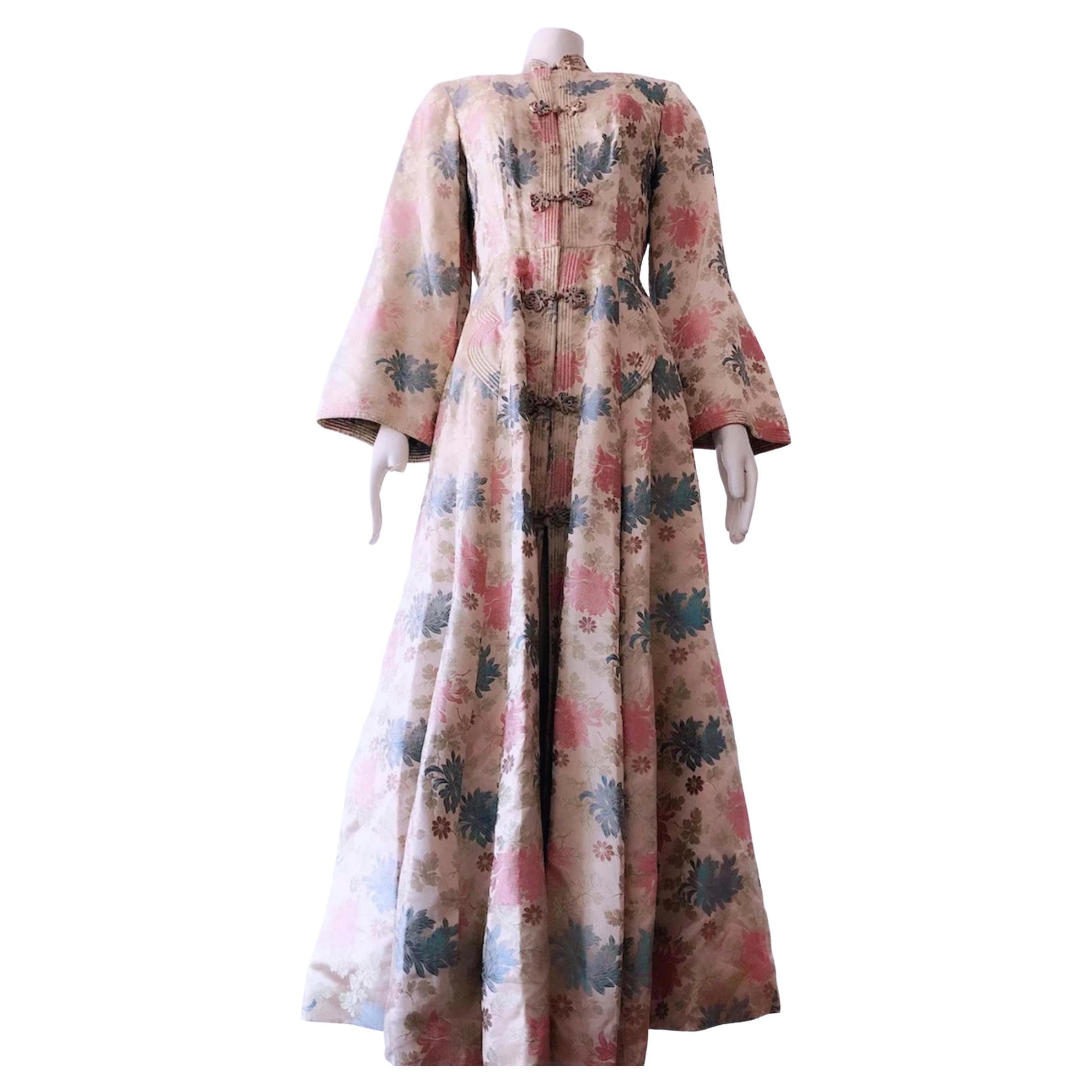 Schönes Vintage Seide Kimono Kleid 1950er Couture asiatischer Robe Mantel 40er 50er Jahre im Angebot