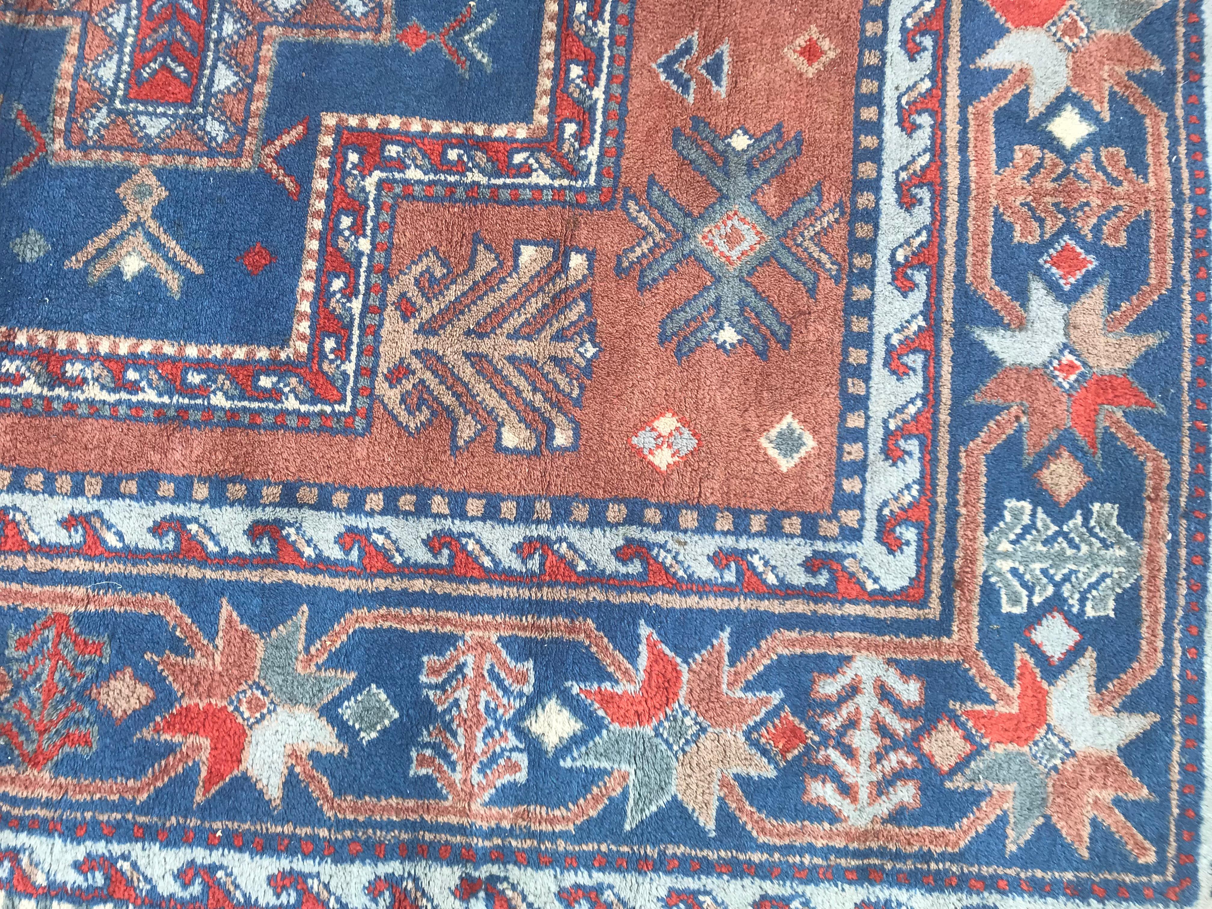Schöner Vintage-Teppich im Kazak-Stil von Sinkiang (Kasachisch) im Angebot