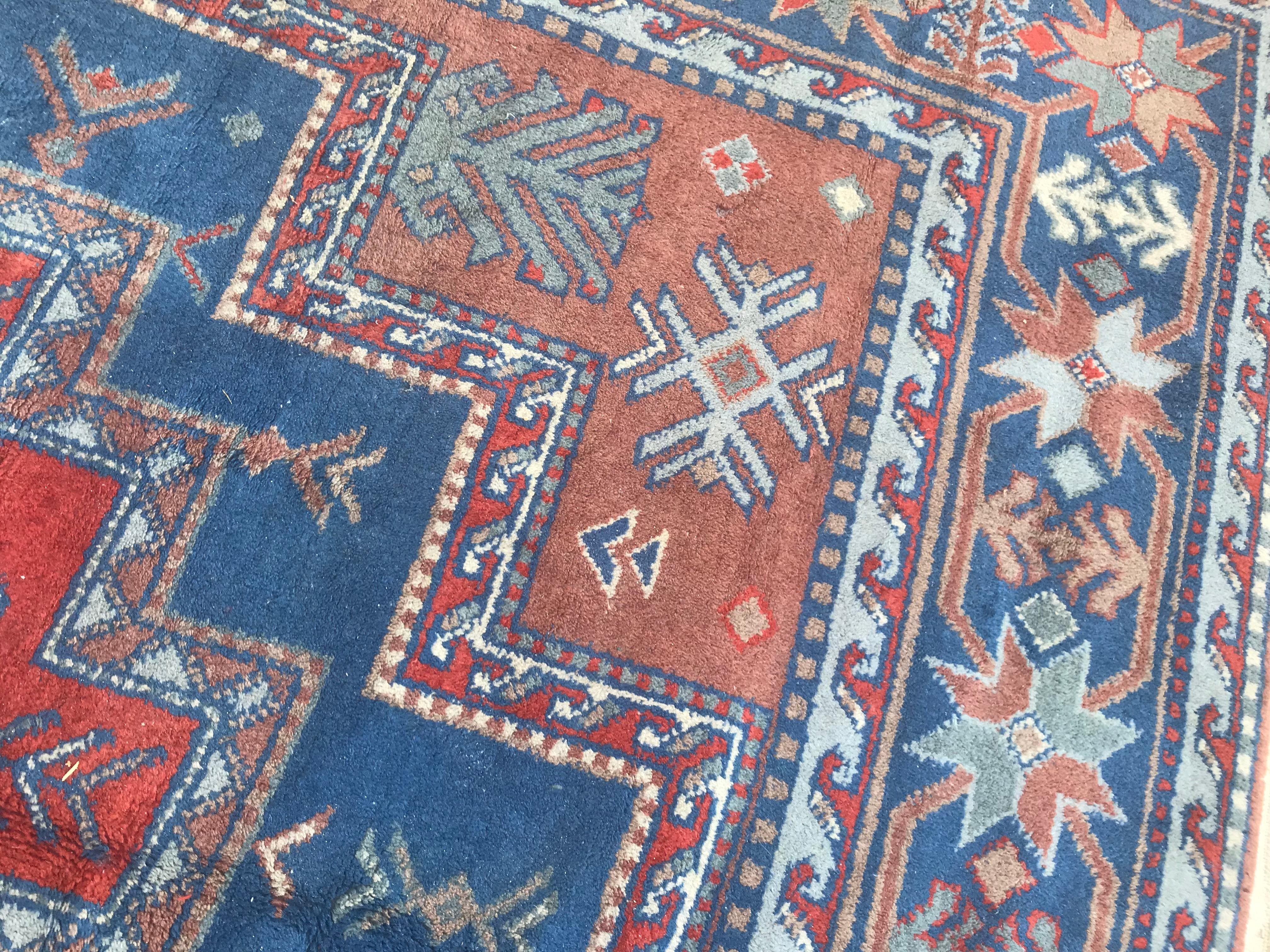 Schöner Vintage-Teppich im Kazak-Stil von Sinkiang (Handgeknüpft) im Angebot