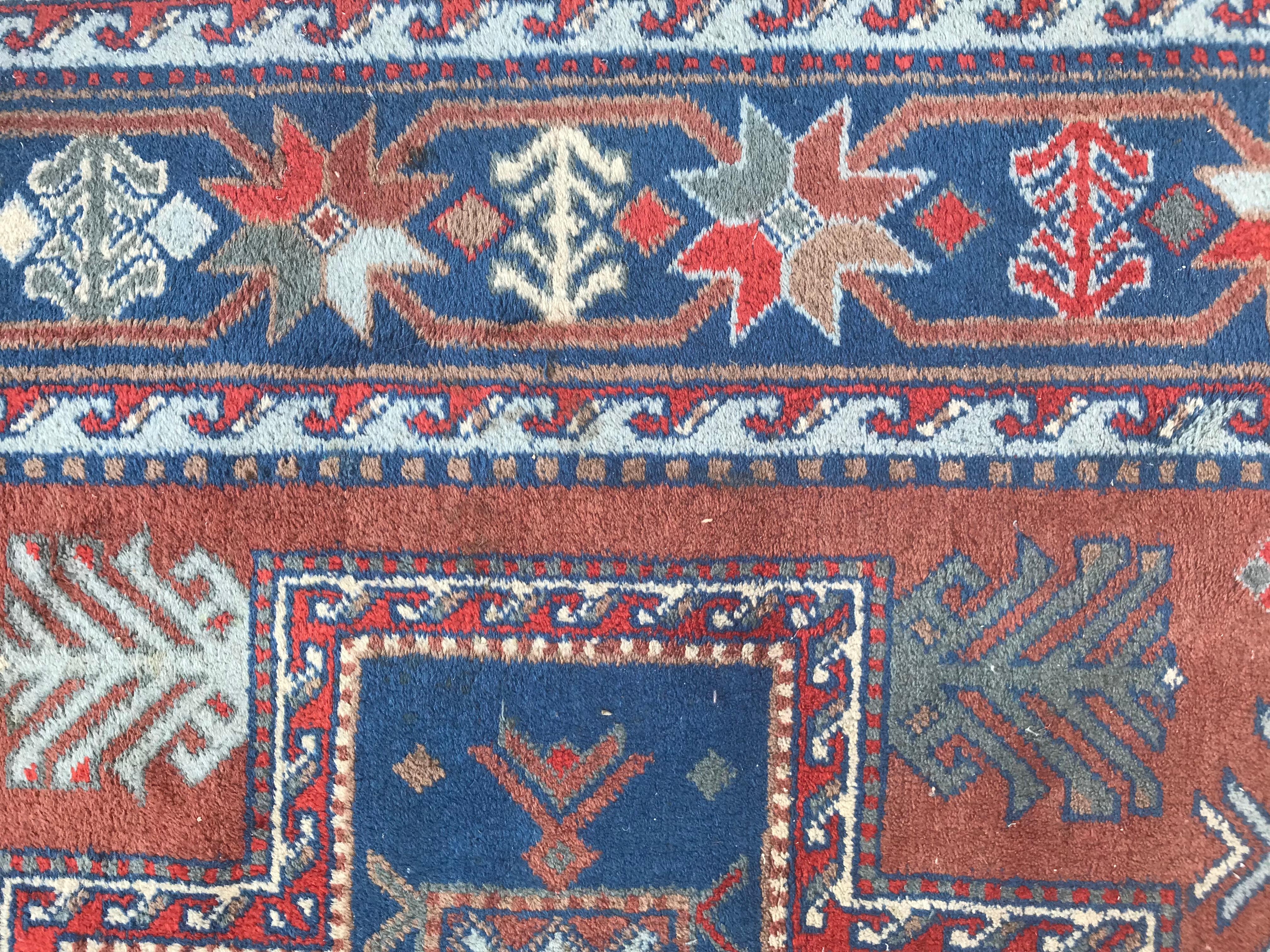 Schöner Vintage-Teppich im Kazak-Stil von Sinkiang im Angebot 1