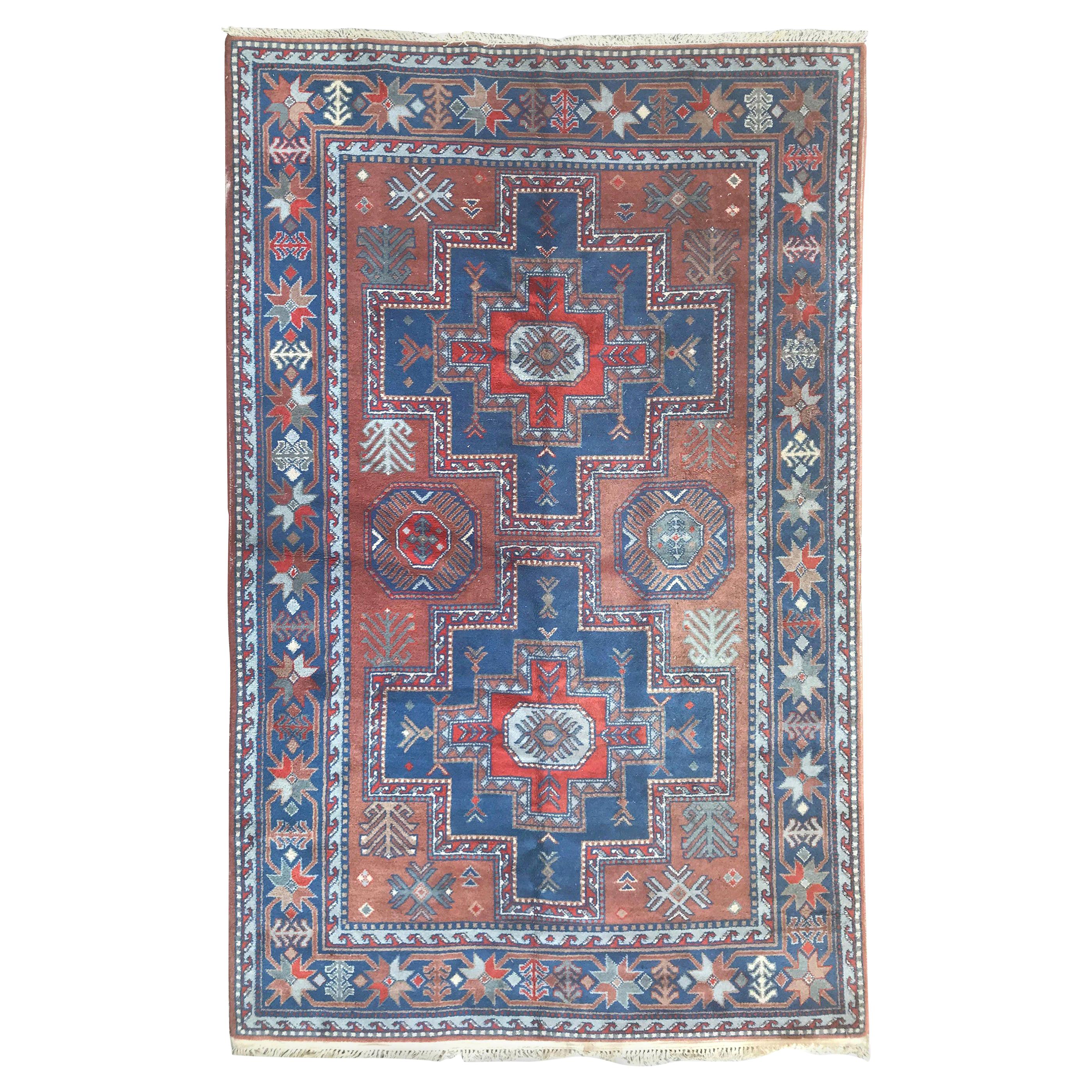 Schöner Vintage-Teppich im Kazak-Stil von Sinkiang im Angebot