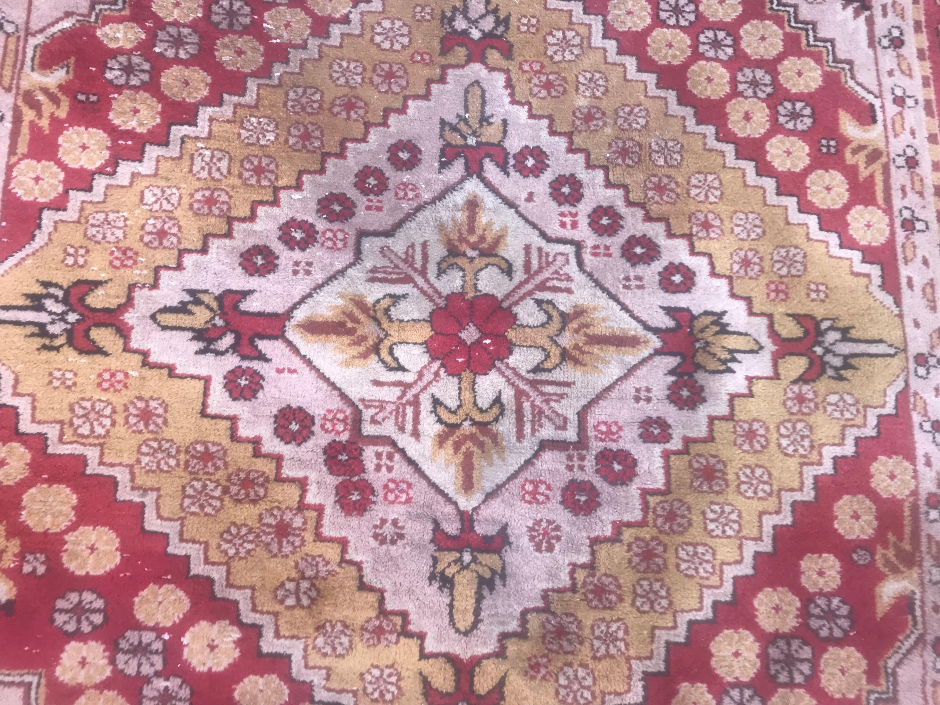 Bobyrug’s Beautiful Vintage Sinkiang Khotan Rug In Good Condition For Sale In Saint Ouen, FR