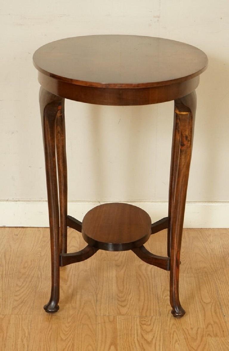 We are delighted to offer for sale this lovely vintage oval end table. 

A very well-made and solid table, an essential table to have in every home. We have lightly restored this by cleaning it all over, hand waxing and polishing it.