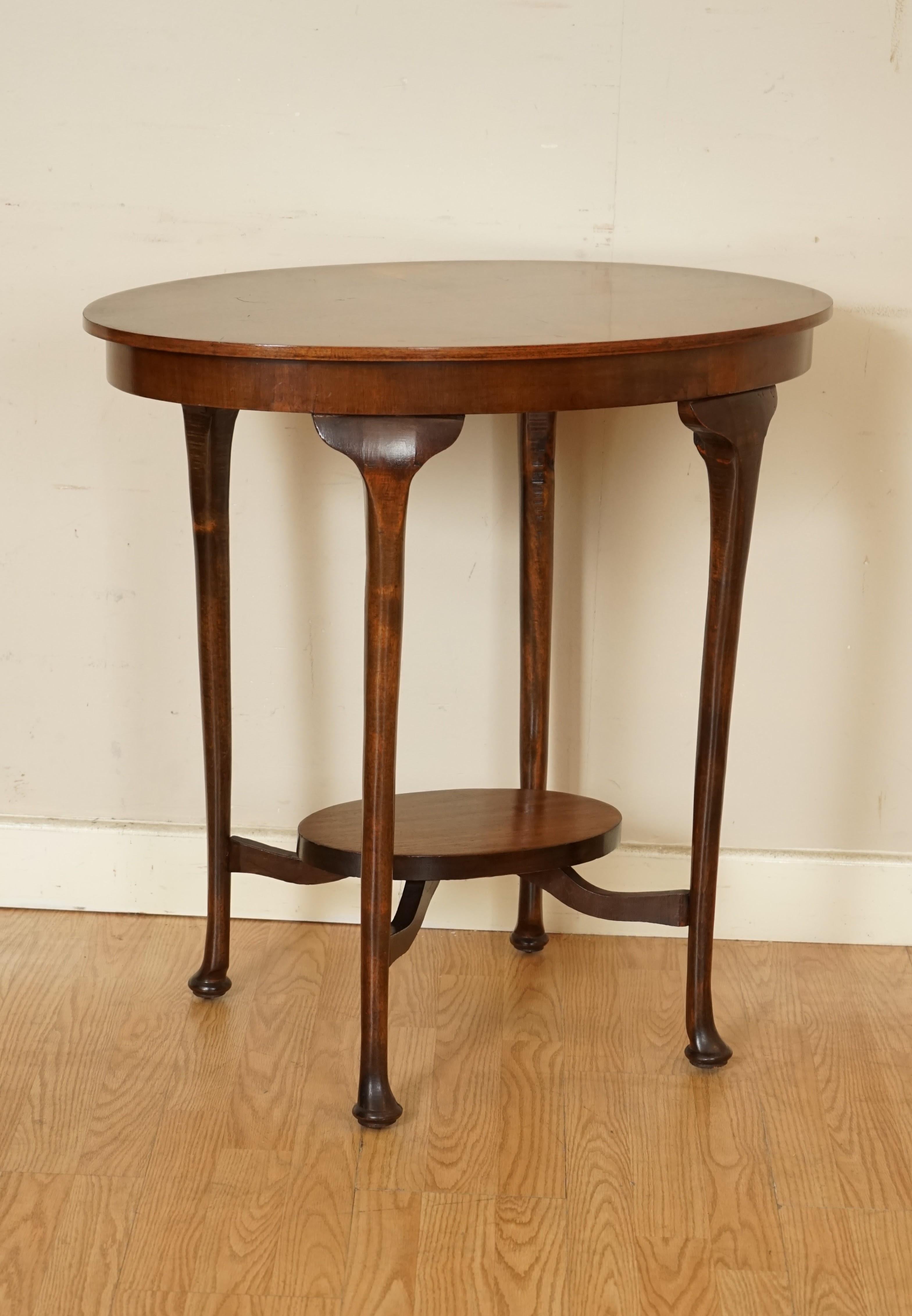 We are so excited to present to you this Lovely Vintage Oval End Table. 

Please carefully look at the pictures to see the condition before purchasing as they form part of the description. If you have any questions please message us.
