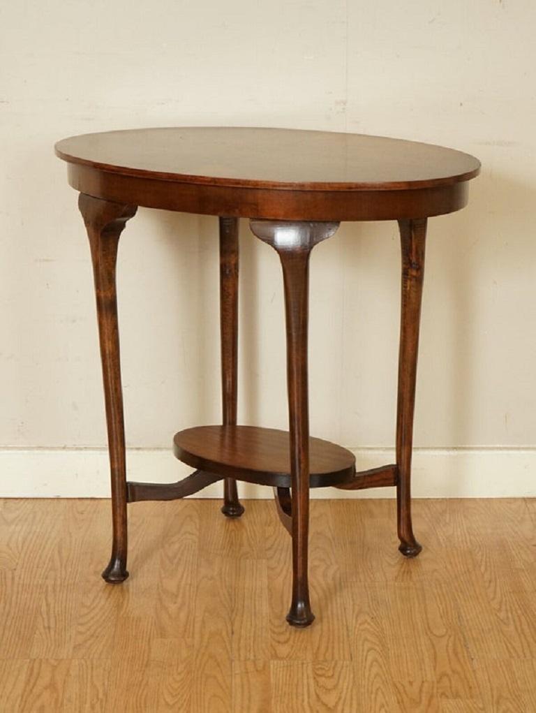 Britannique Magnifique table d'extrémité vintage en bois massif support pour plantes table d'appoint en vente