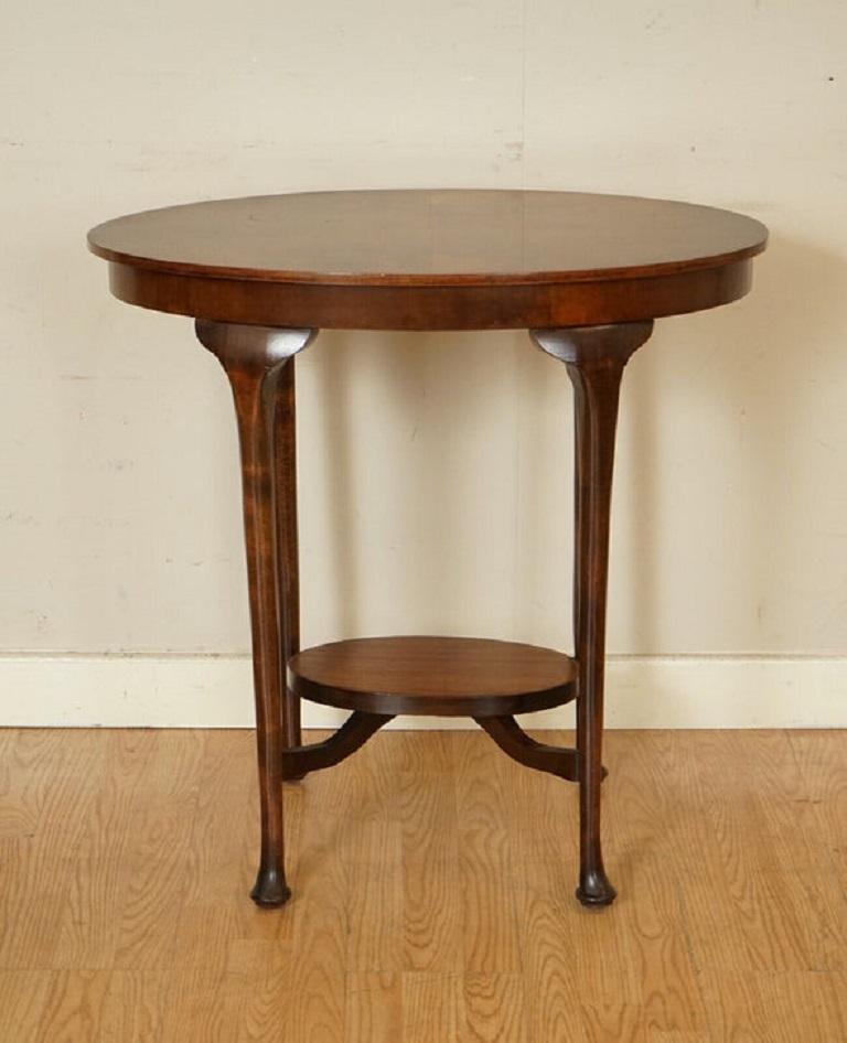 Fait main Magnifique table d'extrémité vintage en bois massif support pour plantes table d'appoint en vente