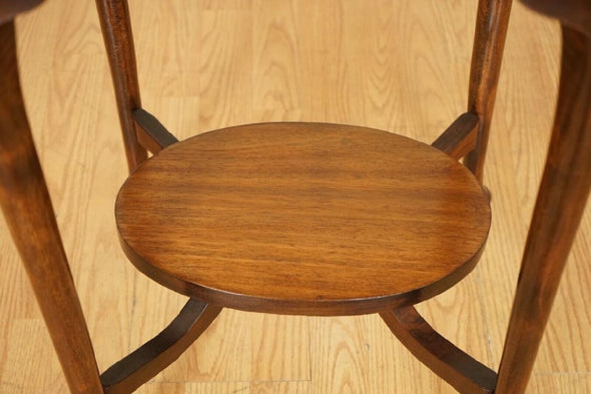 20ième siècle Magnifique table d'extrémité vintage en bois massif support pour plantes table d'appoint en vente