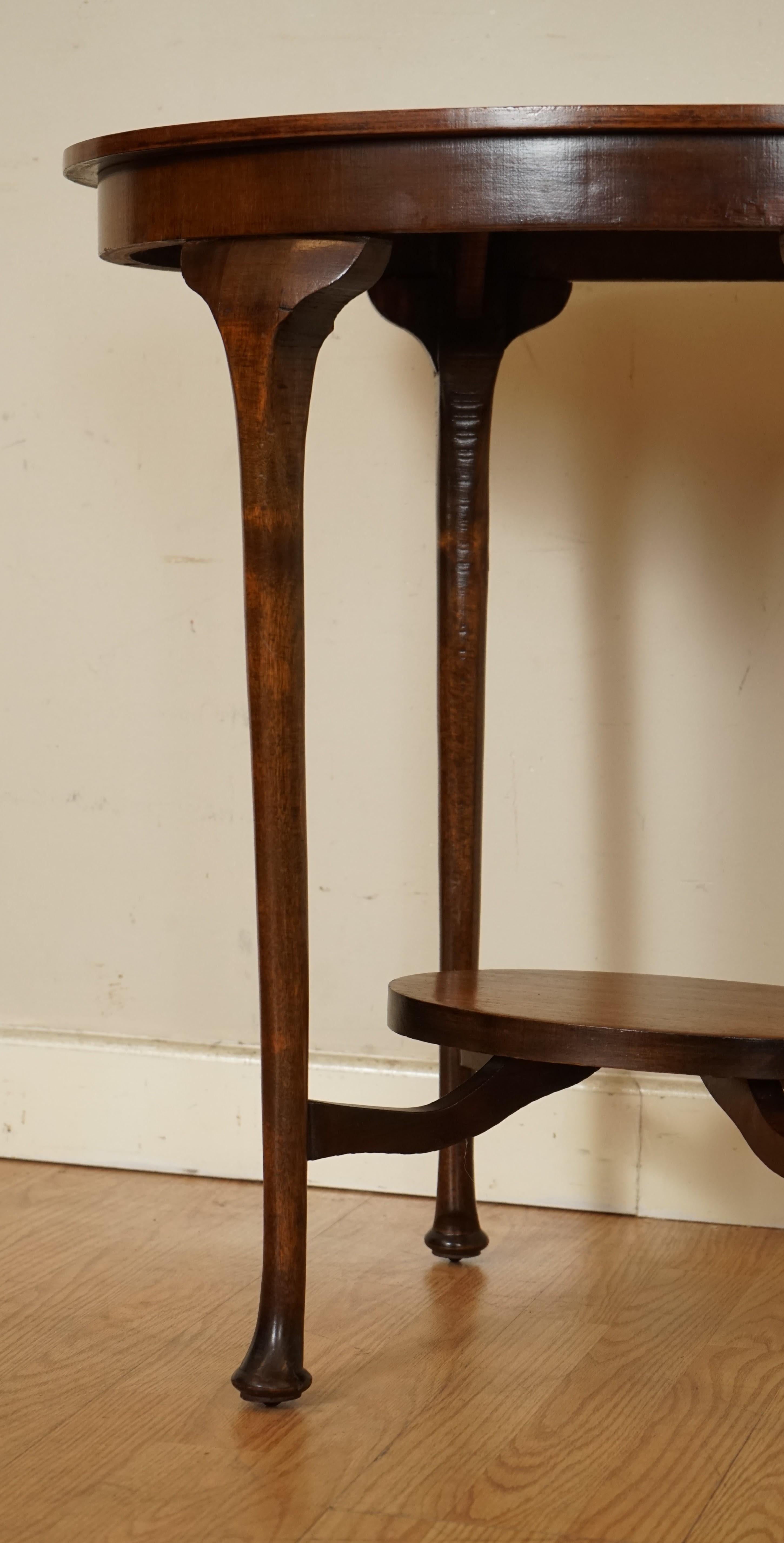 Schöner Vintage Massivholz Beistelltisch Pflanzenständer Beistelltisch (20. Jahrhundert) im Angebot