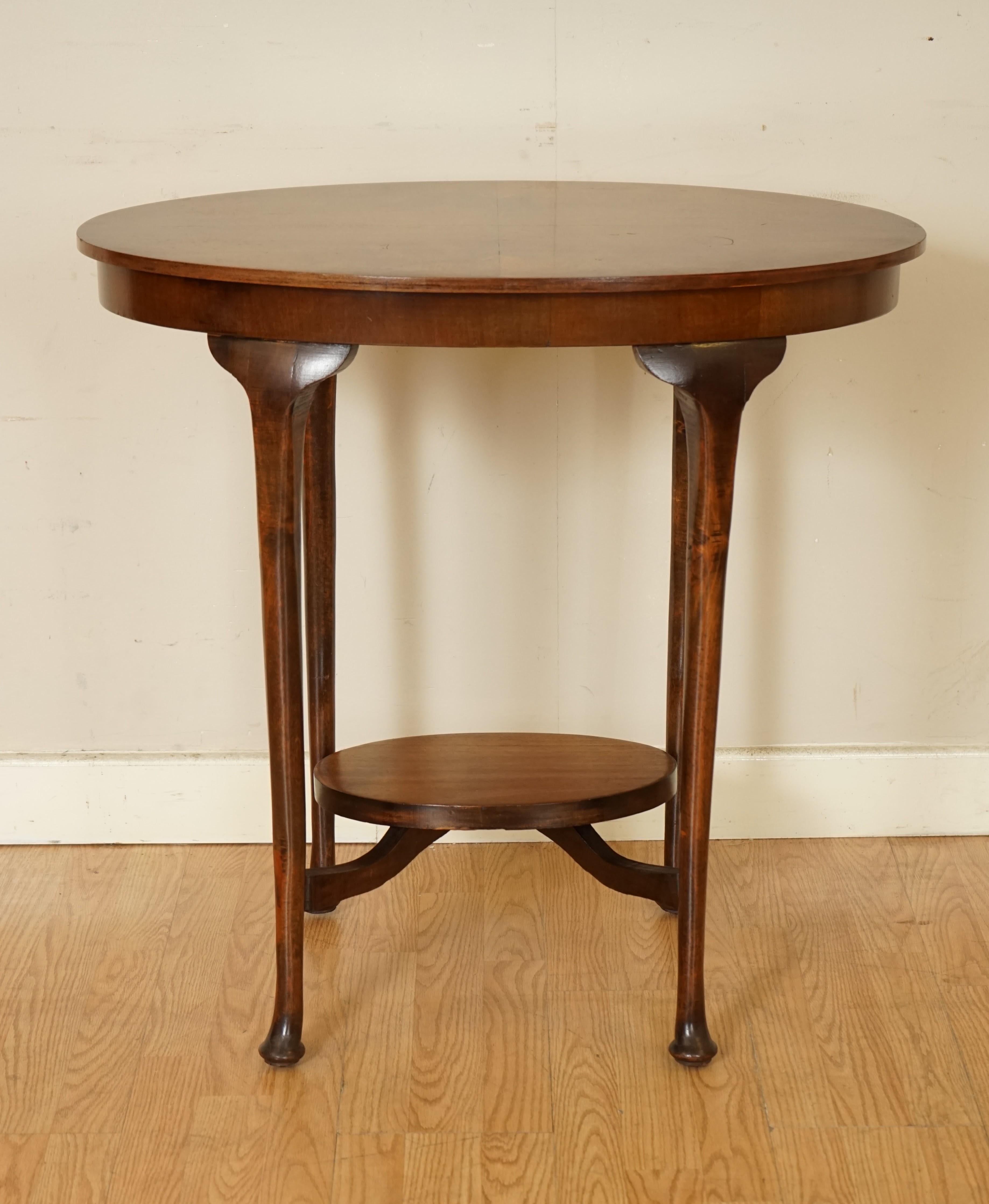 Schöner Vintage Massivholz Beistelltisch Pflanzenständer Beistelltisch im Angebot 1