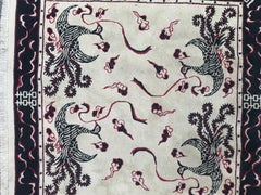 Magnifique tapis carré vintage Vietnam Simorgh design art déco