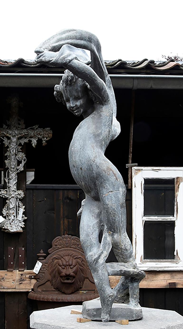 Very beautiful, unique and vintage statue made out of lead.
It is a lead figure of a dancing girl, nice to place in the garden.