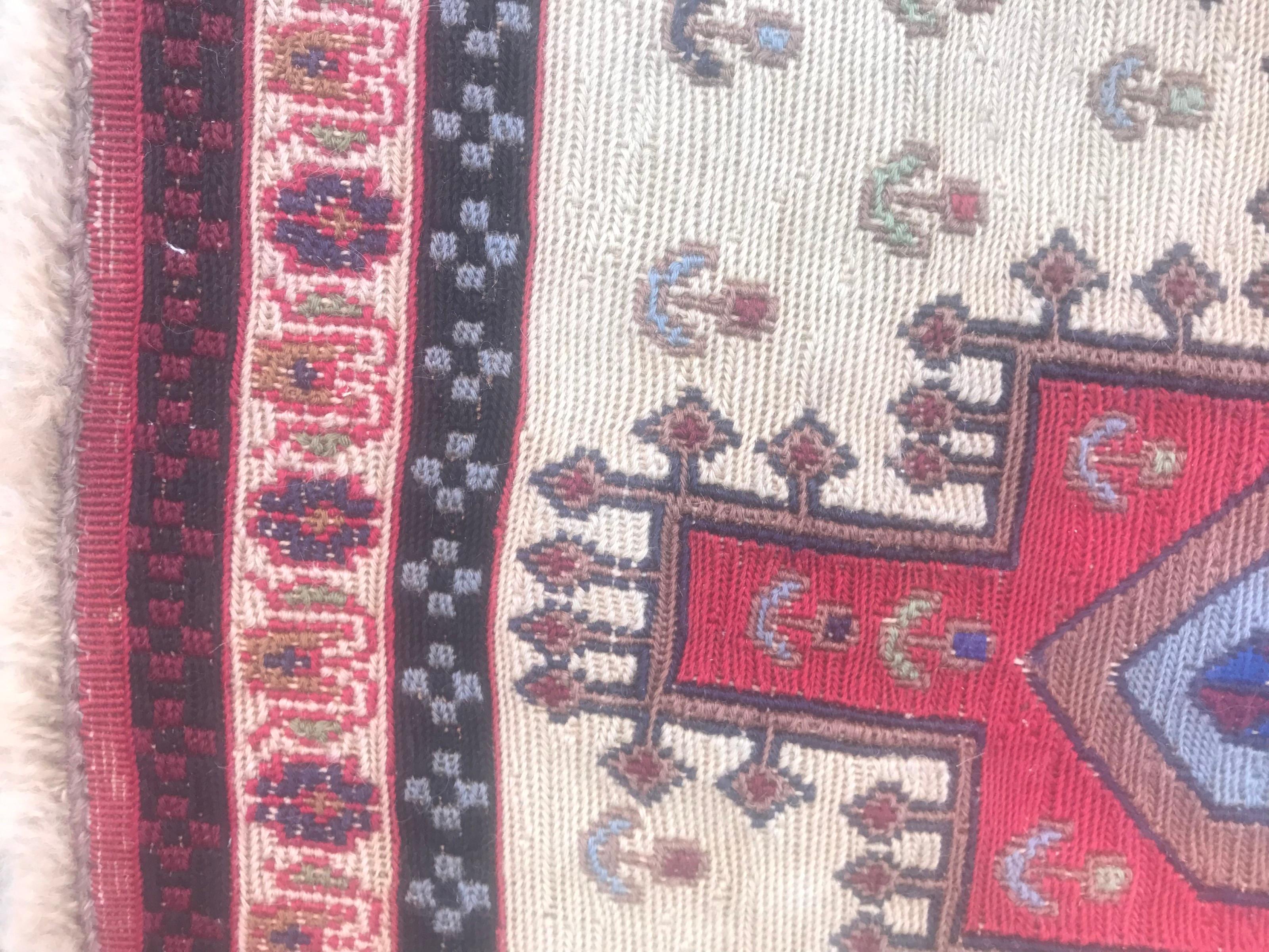 20ième siècle Bobyrug's Beautiful Vintage Sumak Shahsavand Flat Rug (tapis plat vintage Sumak Shahsavand) en vente