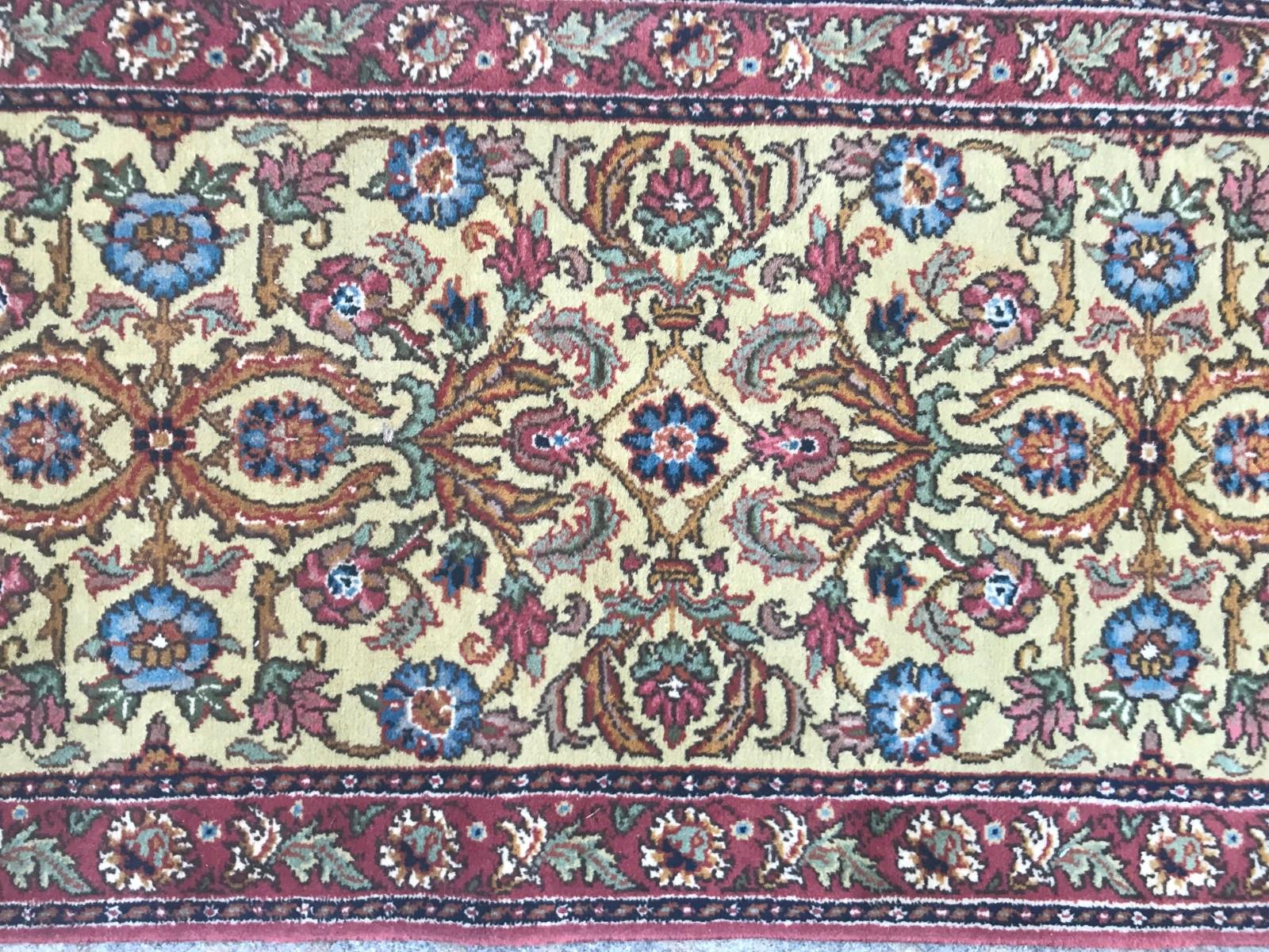 Nice Transylvanian runner with a Persian Tabriz design and beautiful colors with yellow, blue, green, pink, orange and purple, entirely hand knotted with wool velvet on cotton foundation.

✨✨✨
