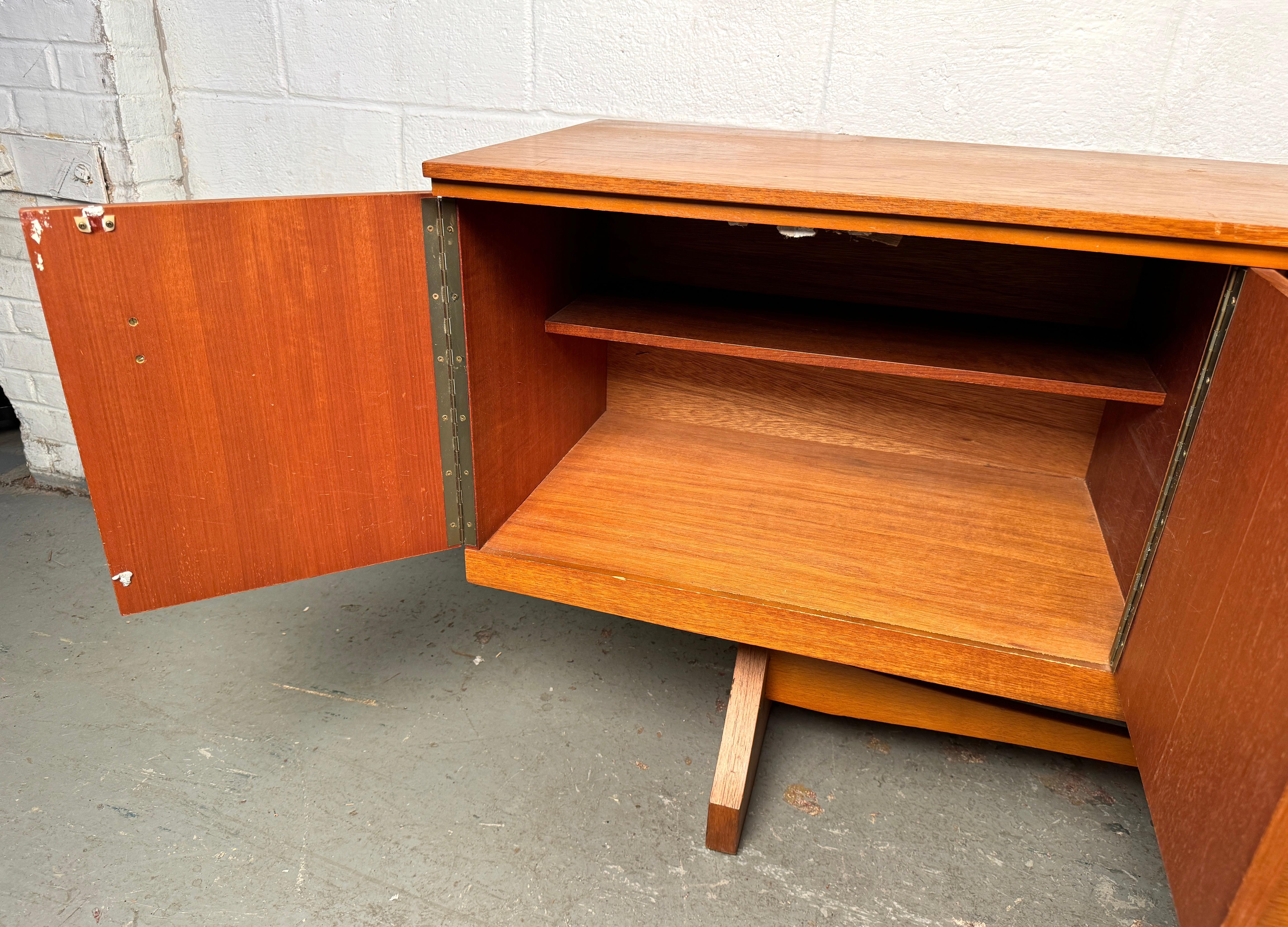 Bellissima credenza in teak vintage di Beautility in vendita 3