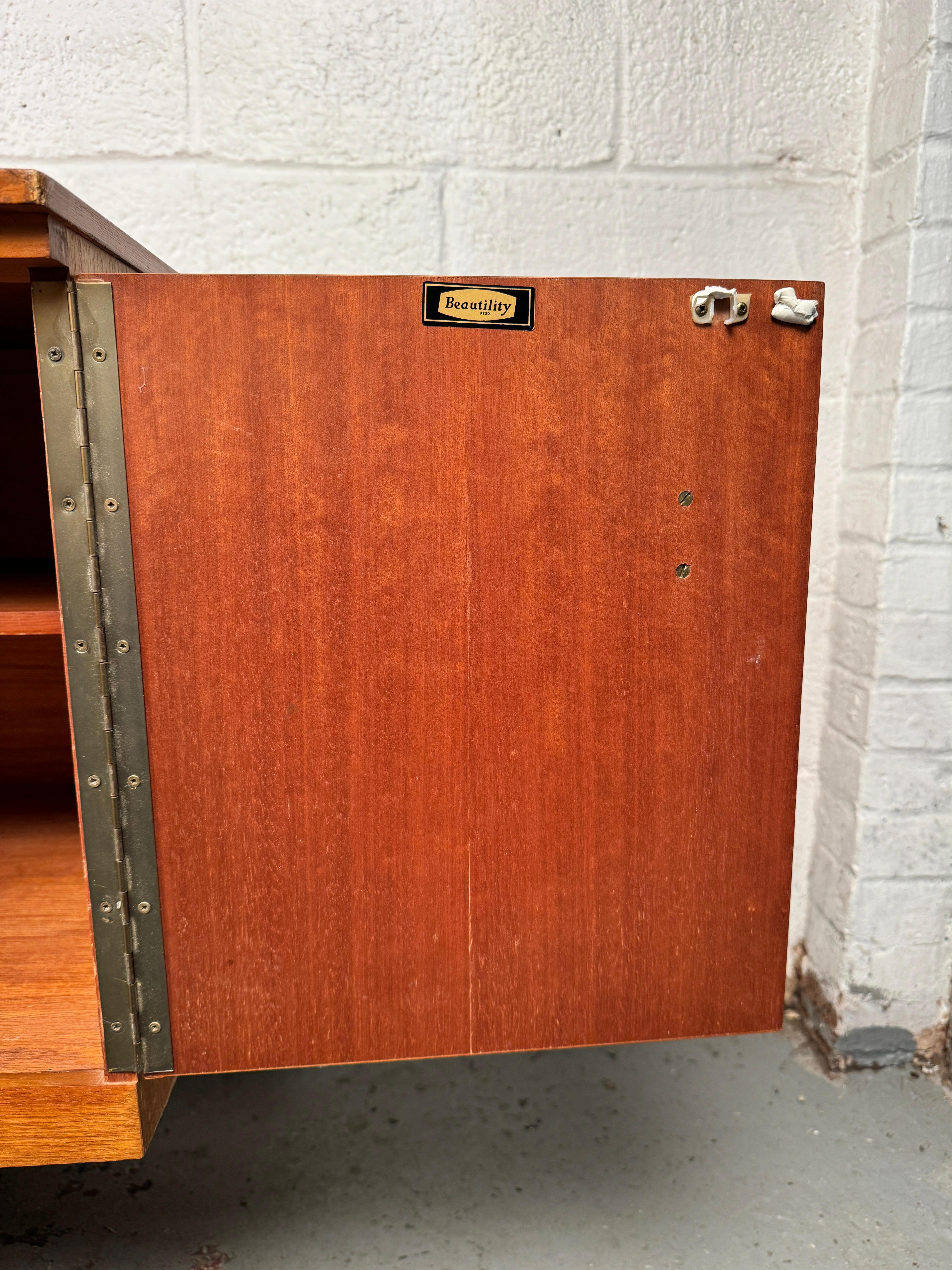 Bellissima credenza in teak vintage di Beautility in vendita 5