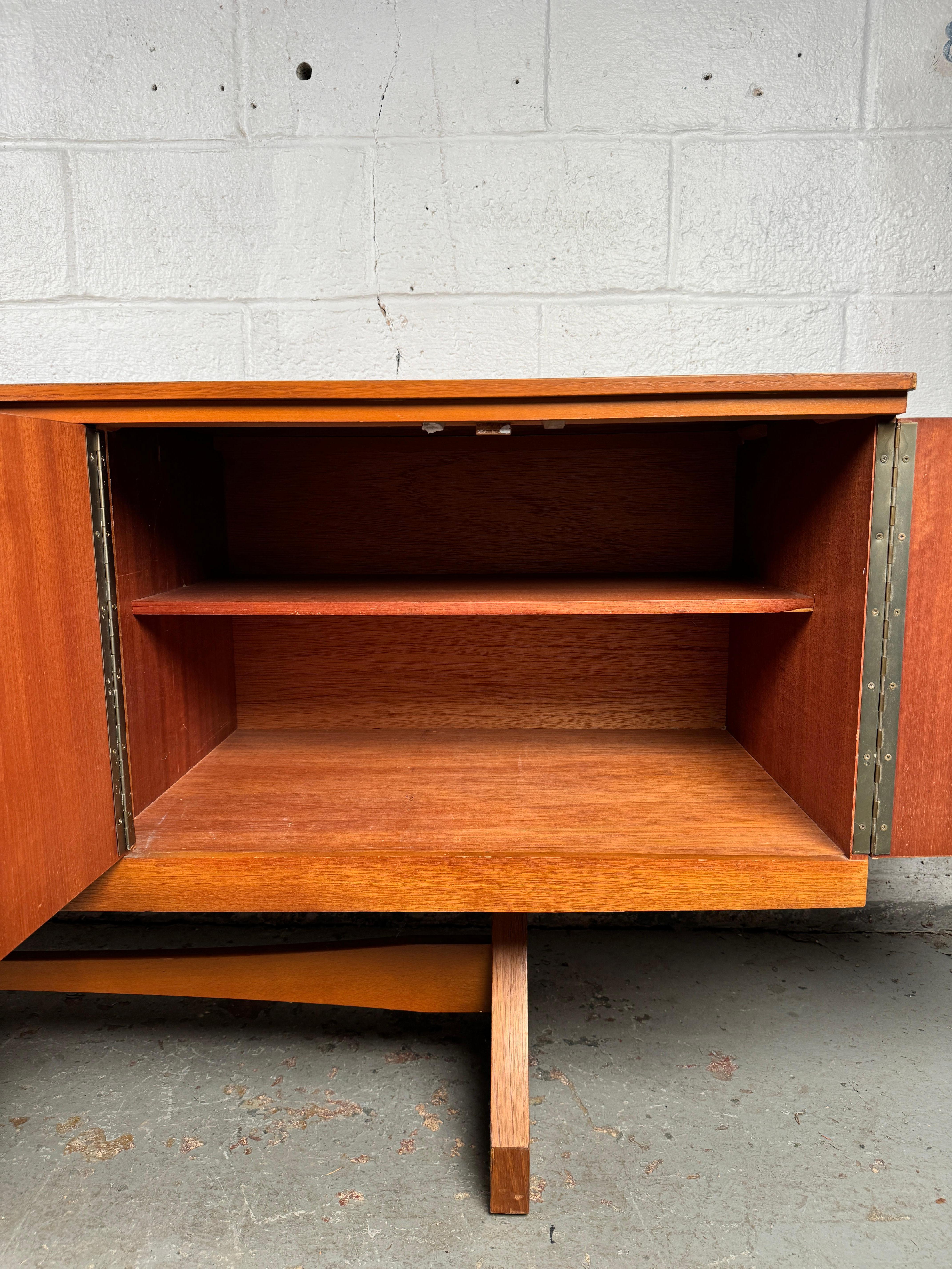 Bellissima credenza in teak vintage di Beautility in vendita 7