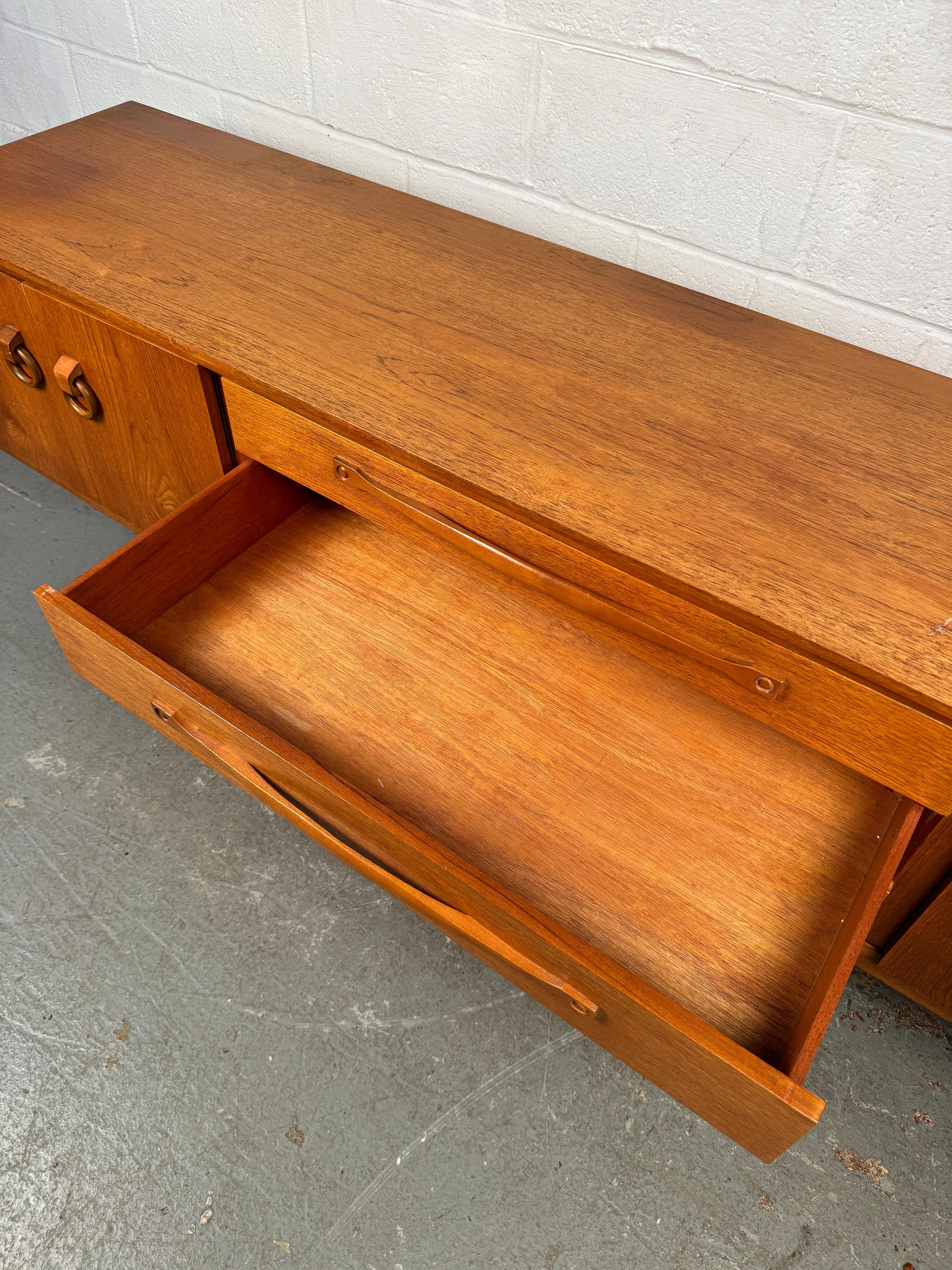 Bellissima credenza in teak vintage di Beautility in vendita 9