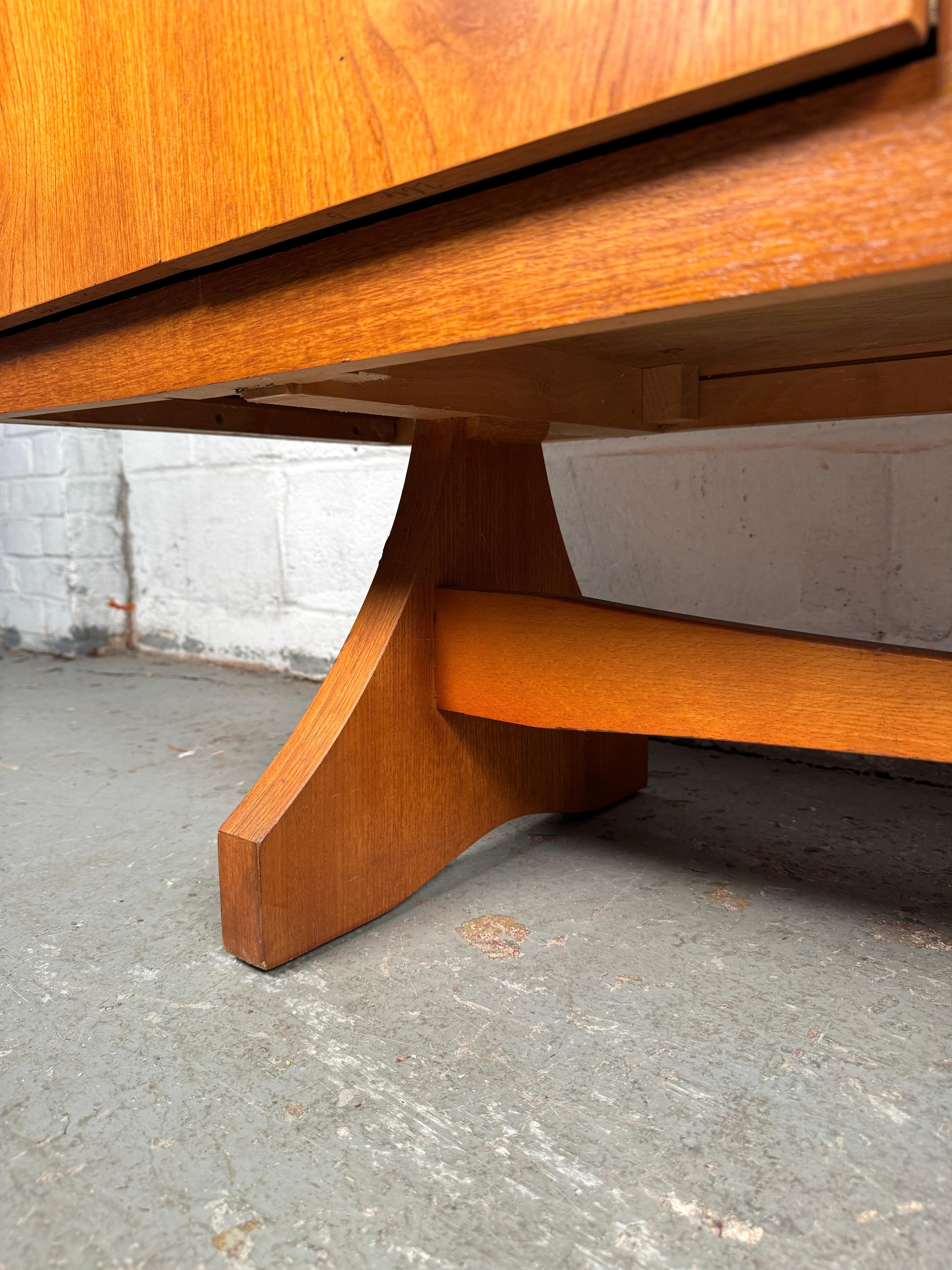 Bellissima credenza in teak vintage di Beautility in vendita 11