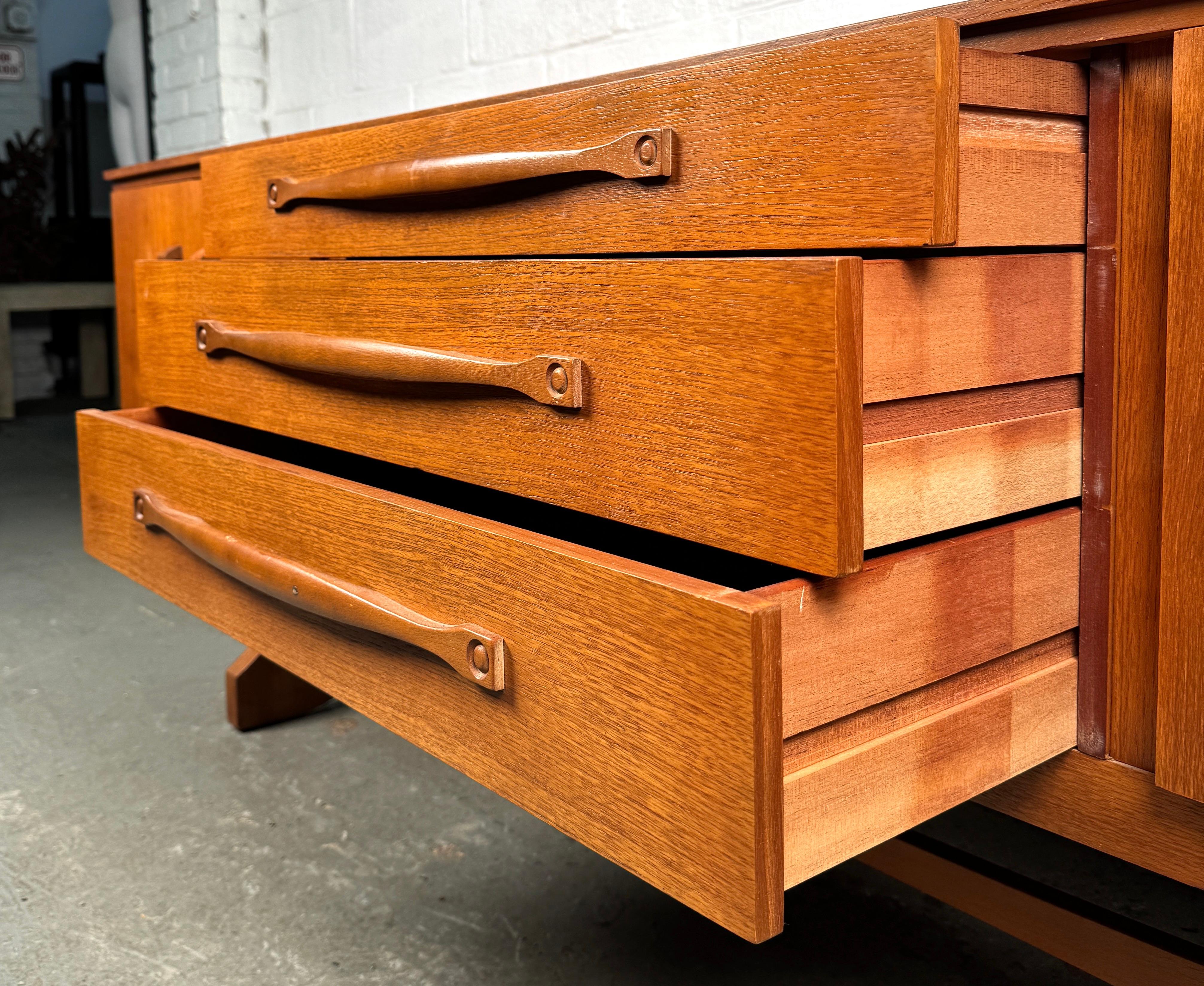 Bellissima credenza in teak vintage di Beautility in vendita 1