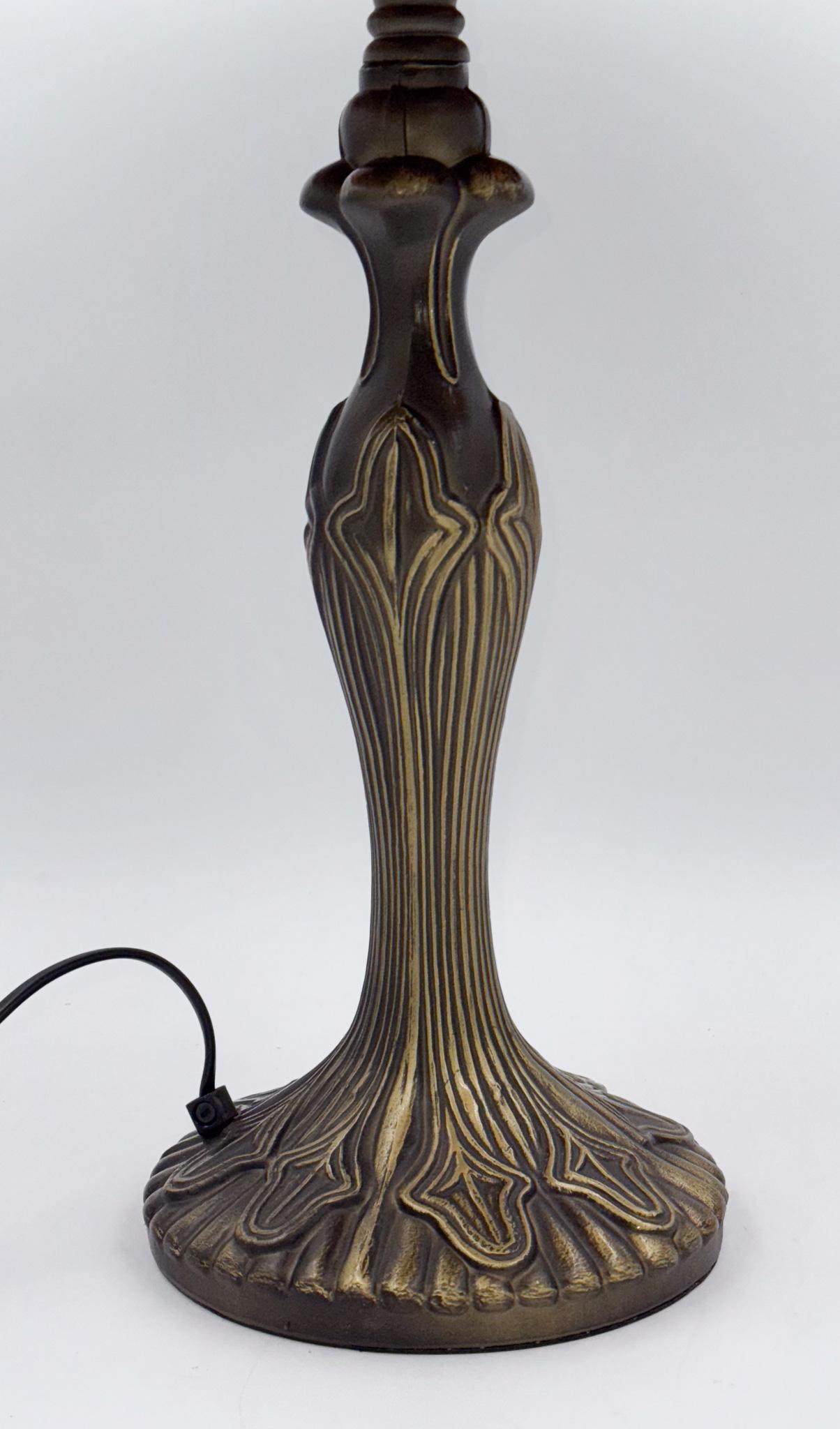 BEAUTIFUL VINTAGE TIFFANY STYLE STAiNED GLASS GEOMETRY LAMP 3