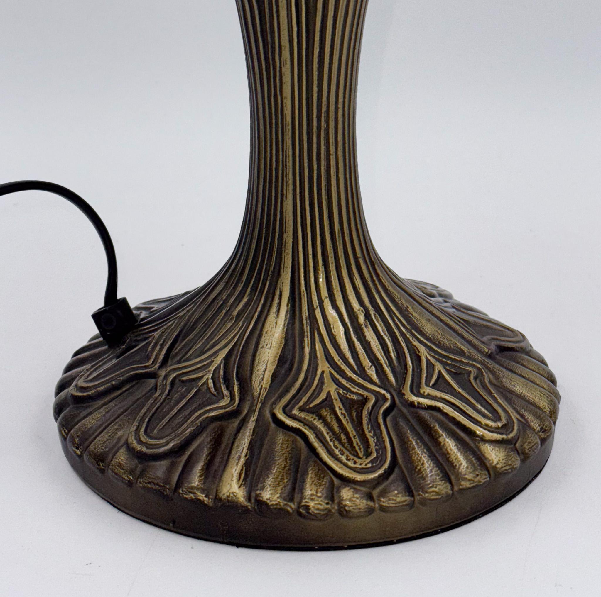 BEAUTIFUL VINTAGE TIFFANY STYLE STAiNED GLASS GEOMETRY LAMP 2