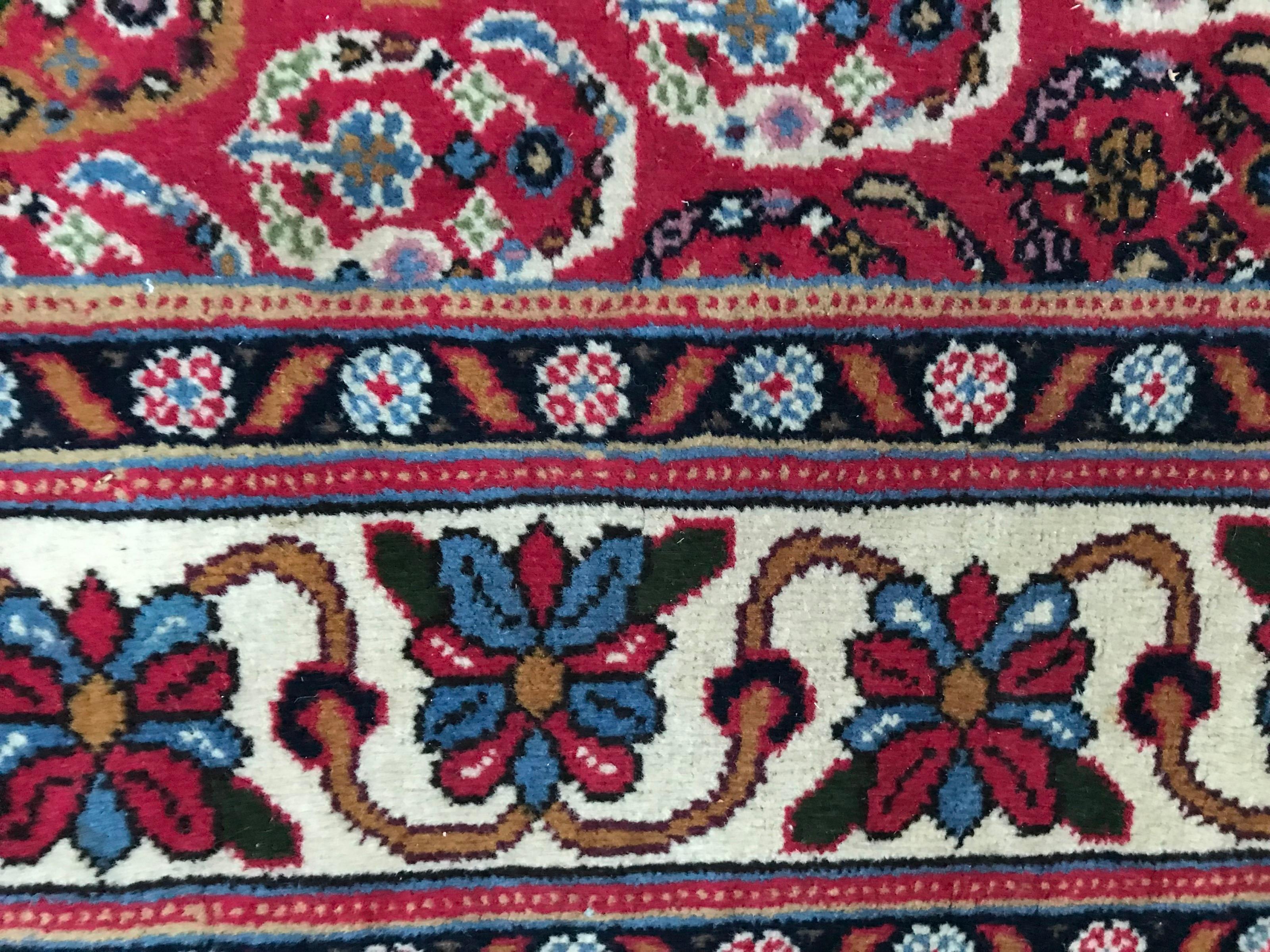 Schöner transylvanianischer Vintage-Teppich im Angebot 4