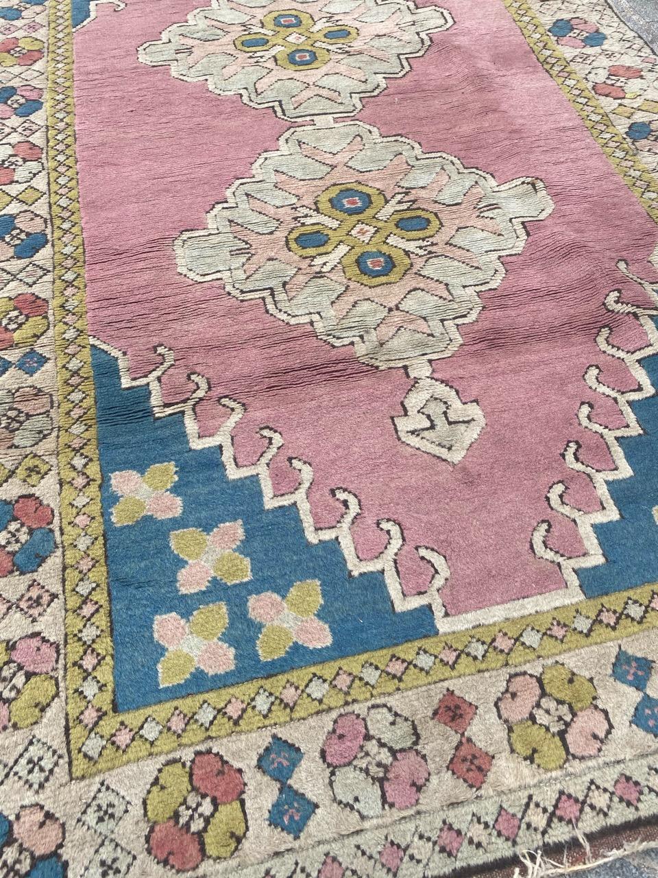 Bobyrugs schöner türkischer Kars-Teppich im Vintage-Stil (Handgeknüpft) im Angebot