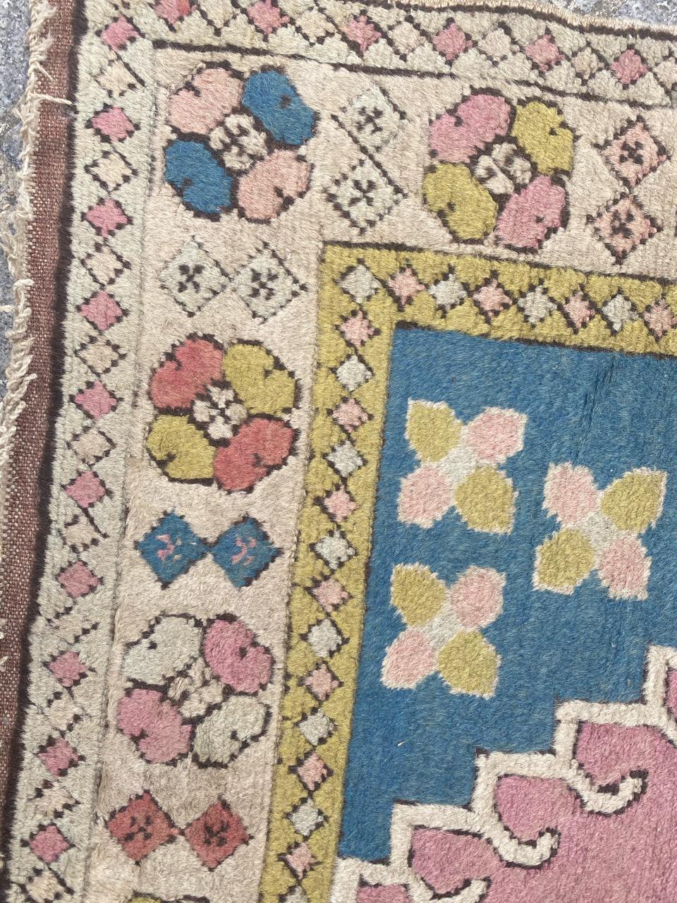 Bobyrugs schöner türkischer Kars-Teppich im Vintage-Stil (20. Jahrhundert) im Angebot