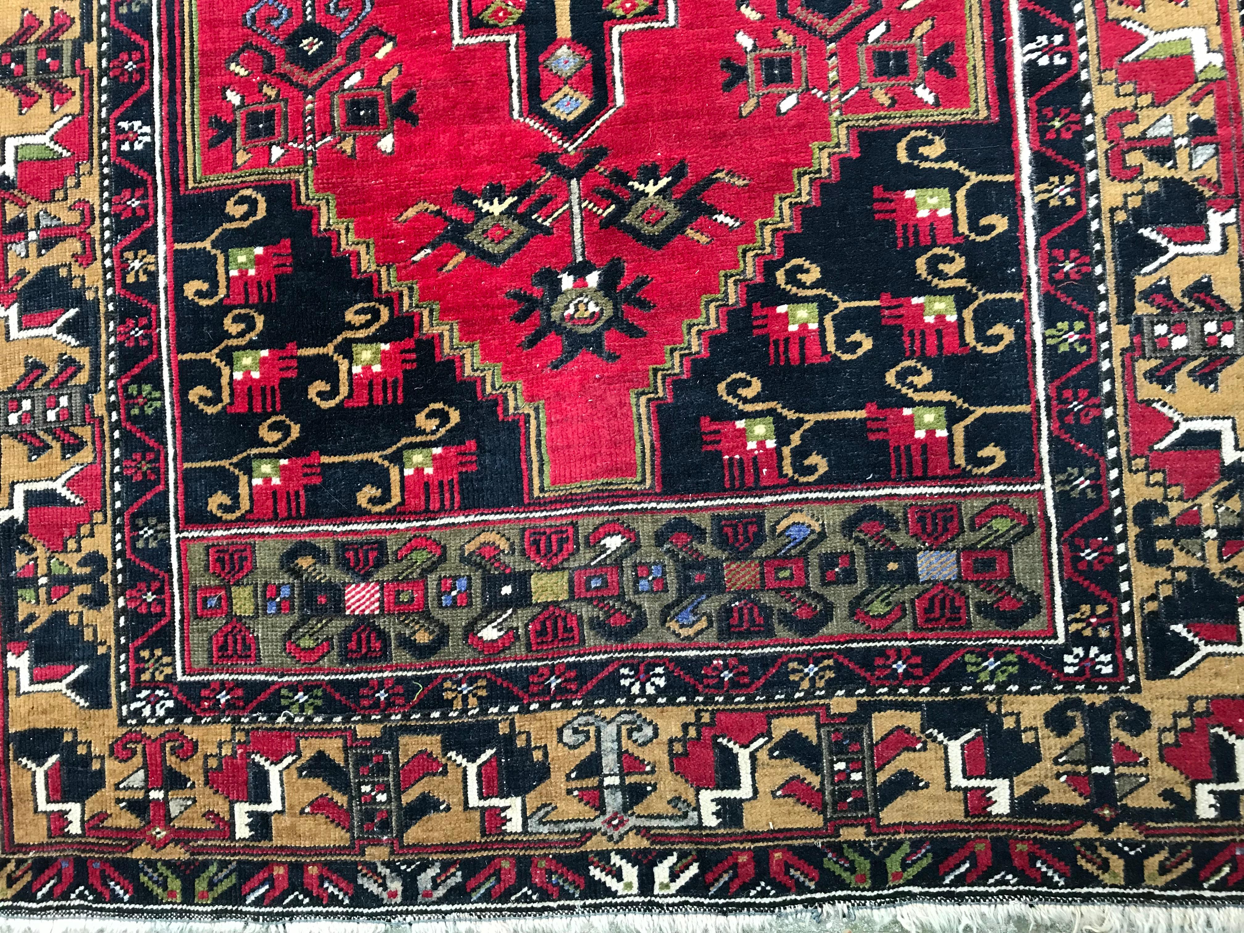 Nice mid-20th century Turkish rug with a beautiful geometrical design and nice colors with red, green, orange and black colors, entirely hand knotted with wool velvet on wool foundations.
