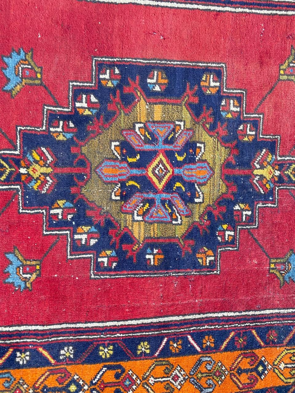 Noué à la main Le magnifique tapis turc vintage de Bobyrug en vente