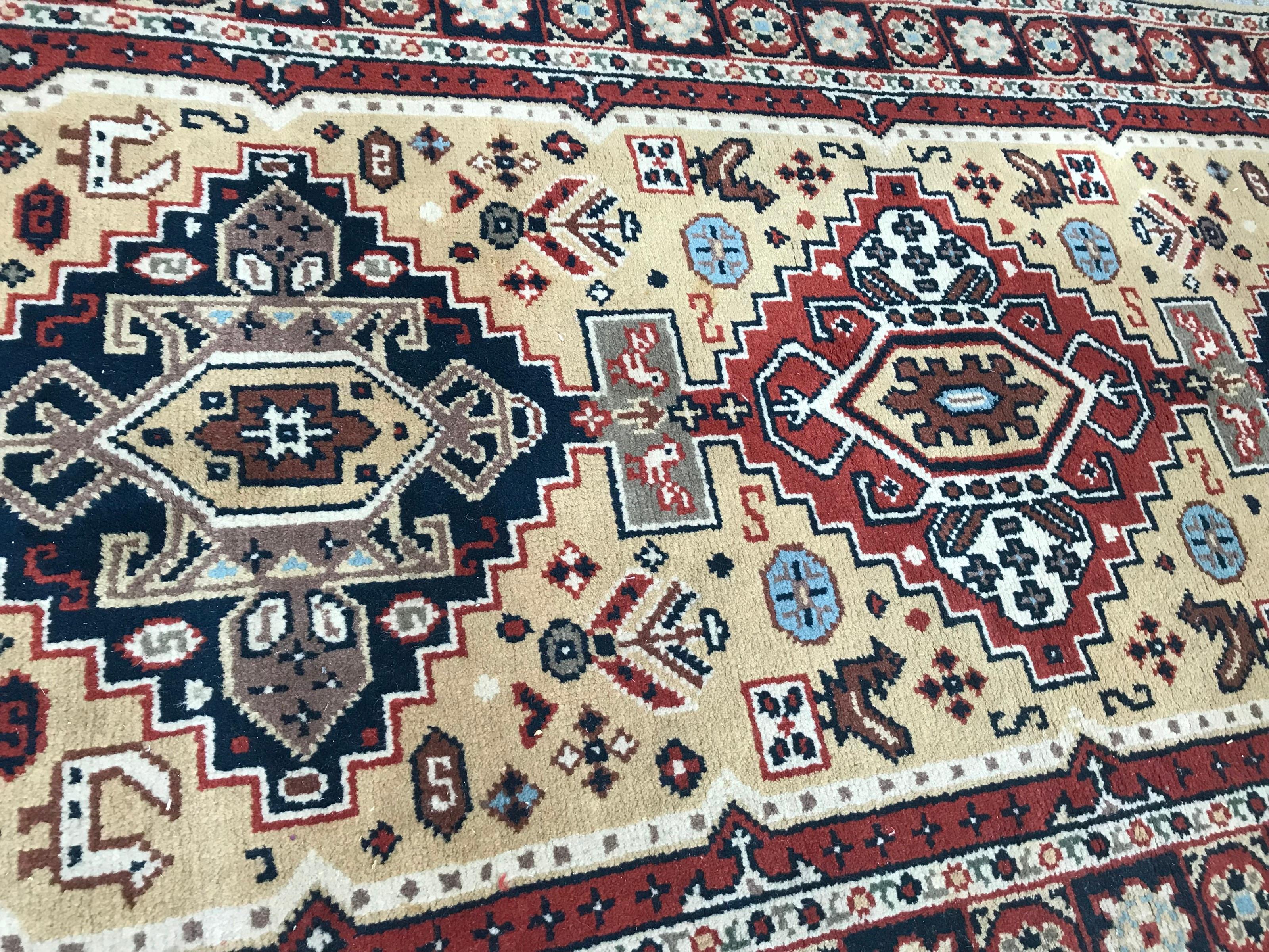 Schöner türkischer Sparta Teppich im Vintage-Stil im Angebot 2