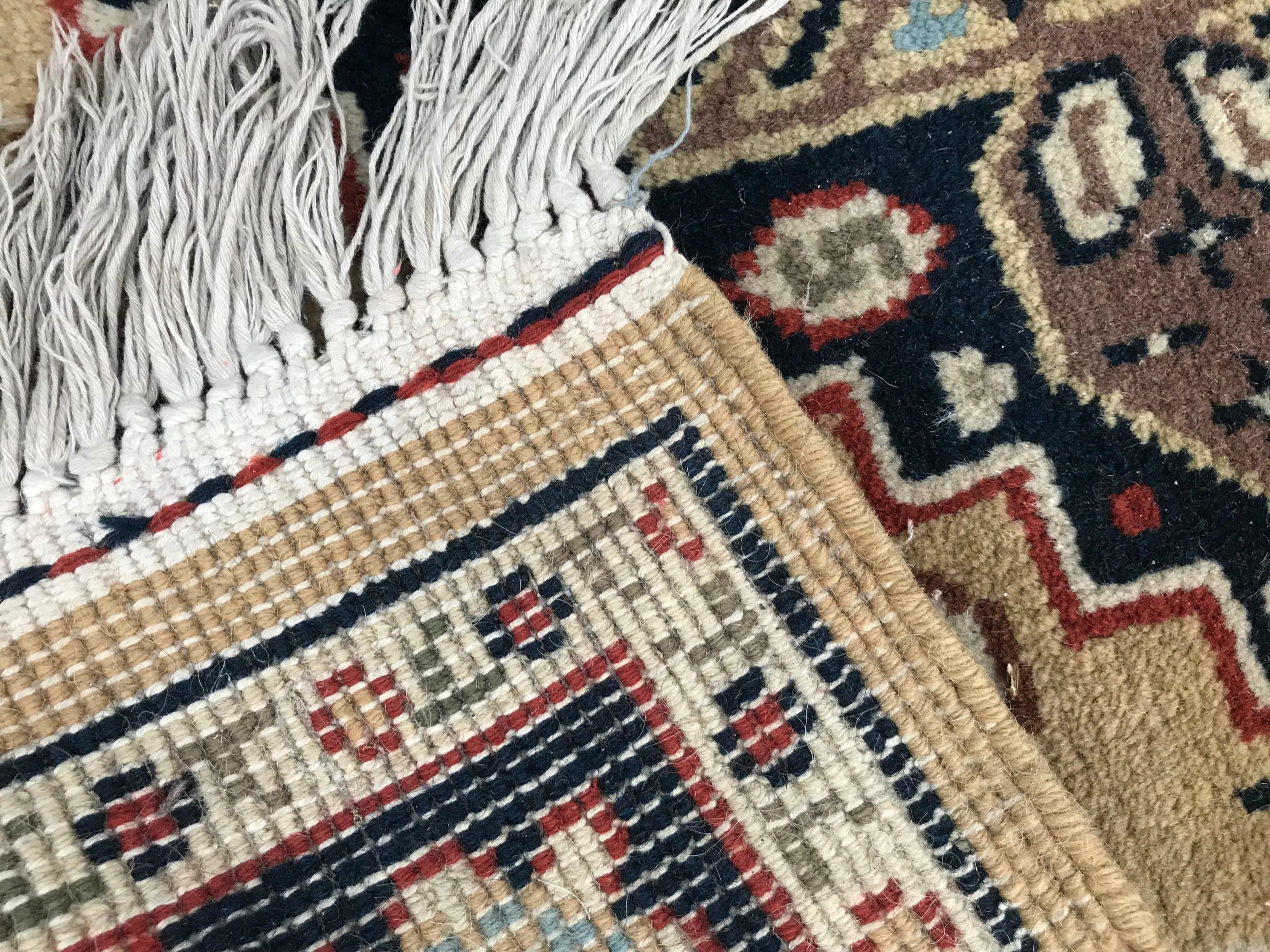 Schöner türkischer Sparta Teppich im Vintage-Stil im Angebot 3