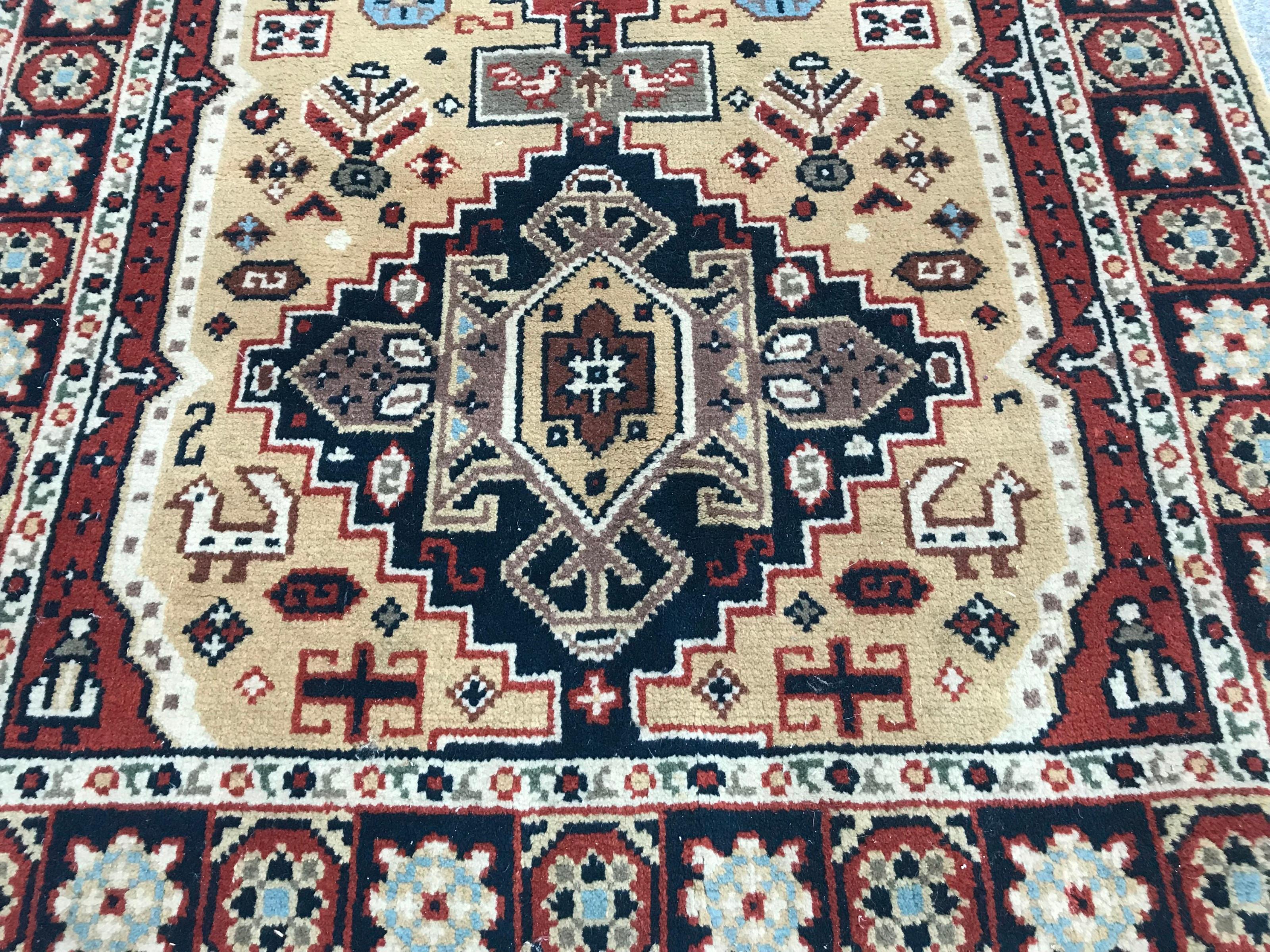 Schöner türkischer Sparta Teppich im Vintage-Stil (Kasachisch) im Angebot
