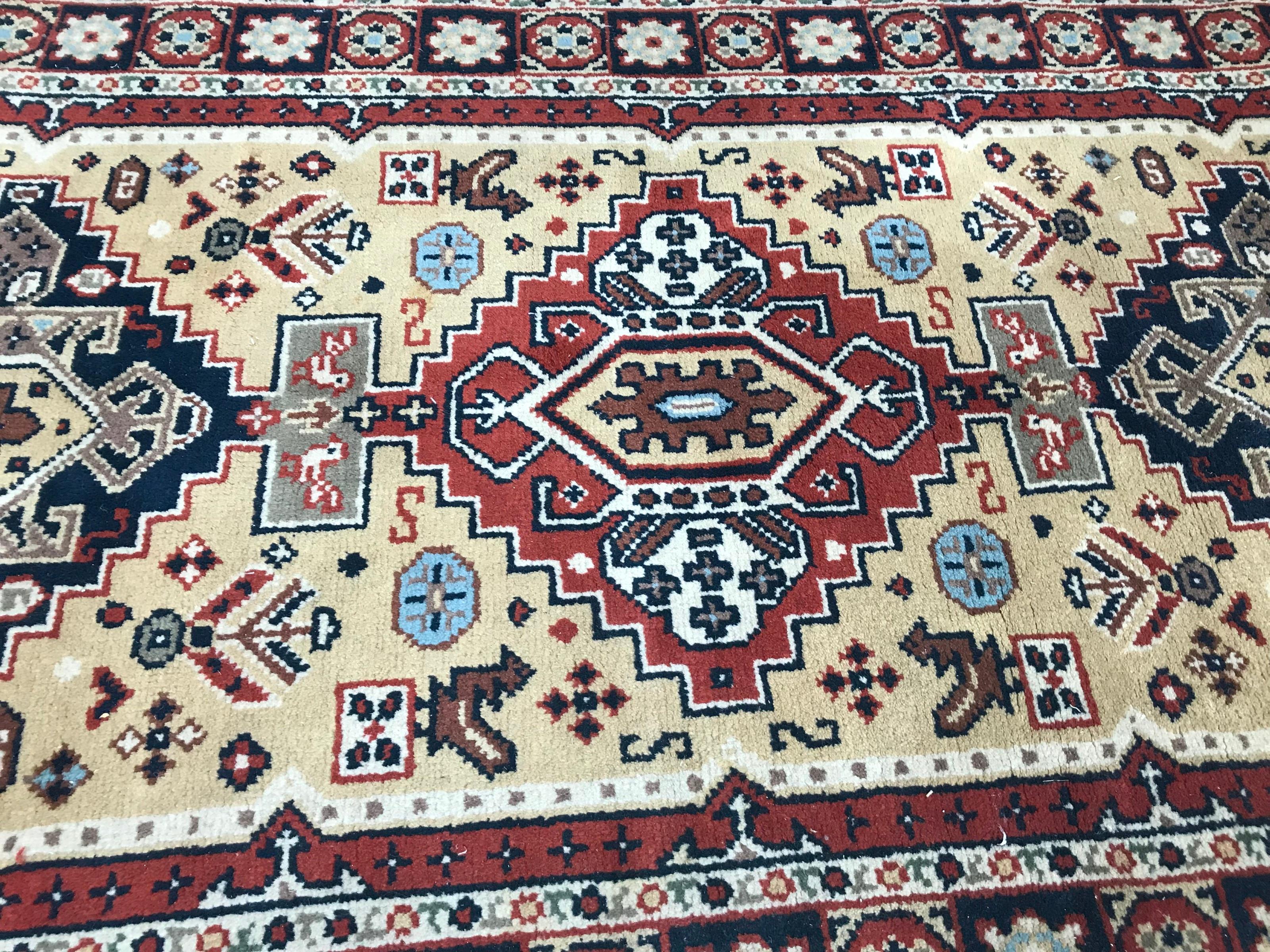 Schöner türkischer Sparta Teppich im Vintage-Stil (Türkisch) im Angebot