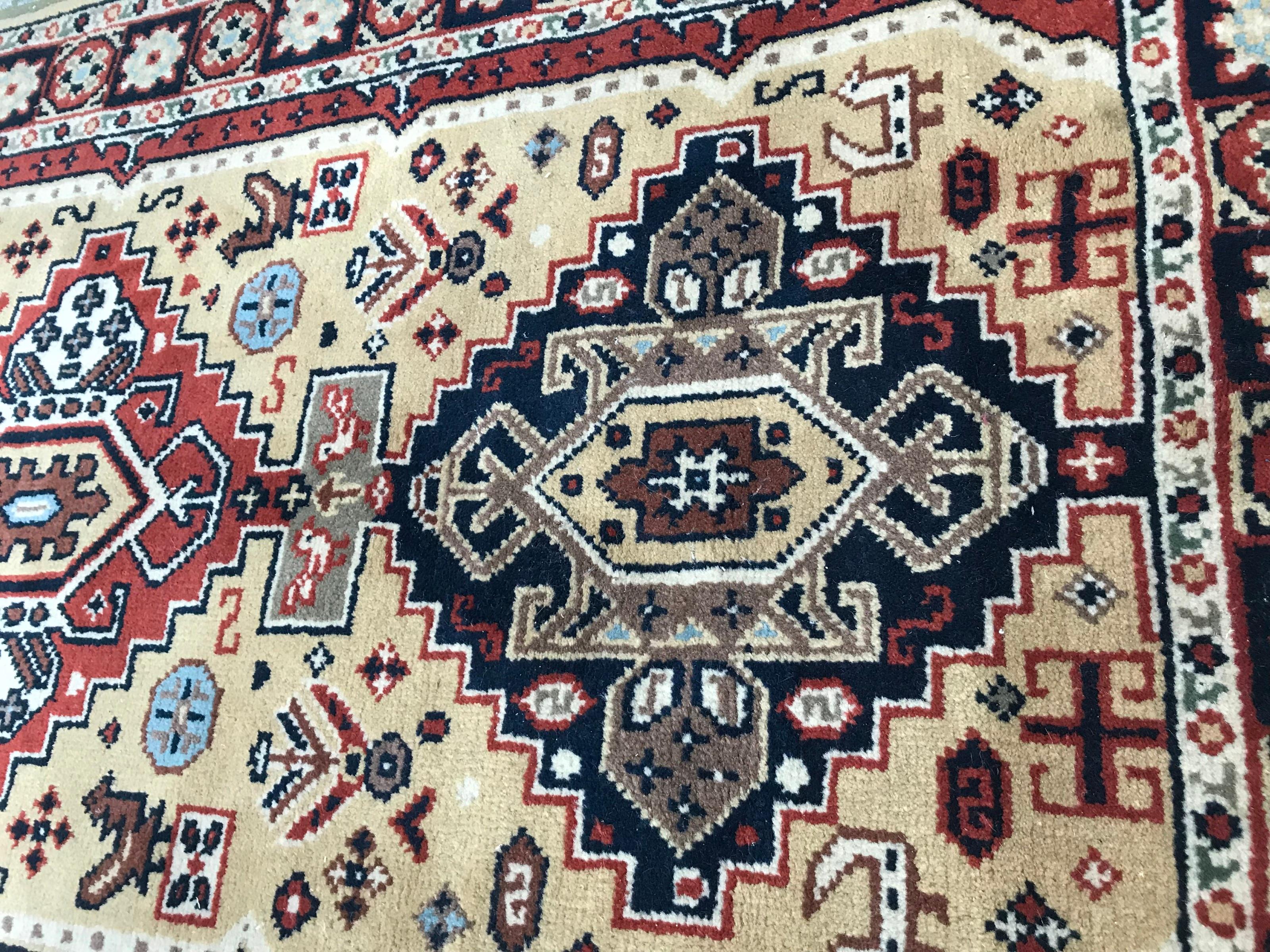 Schöner türkischer Sparta Teppich im Vintage-Stil (Handgeknüpft) im Angebot