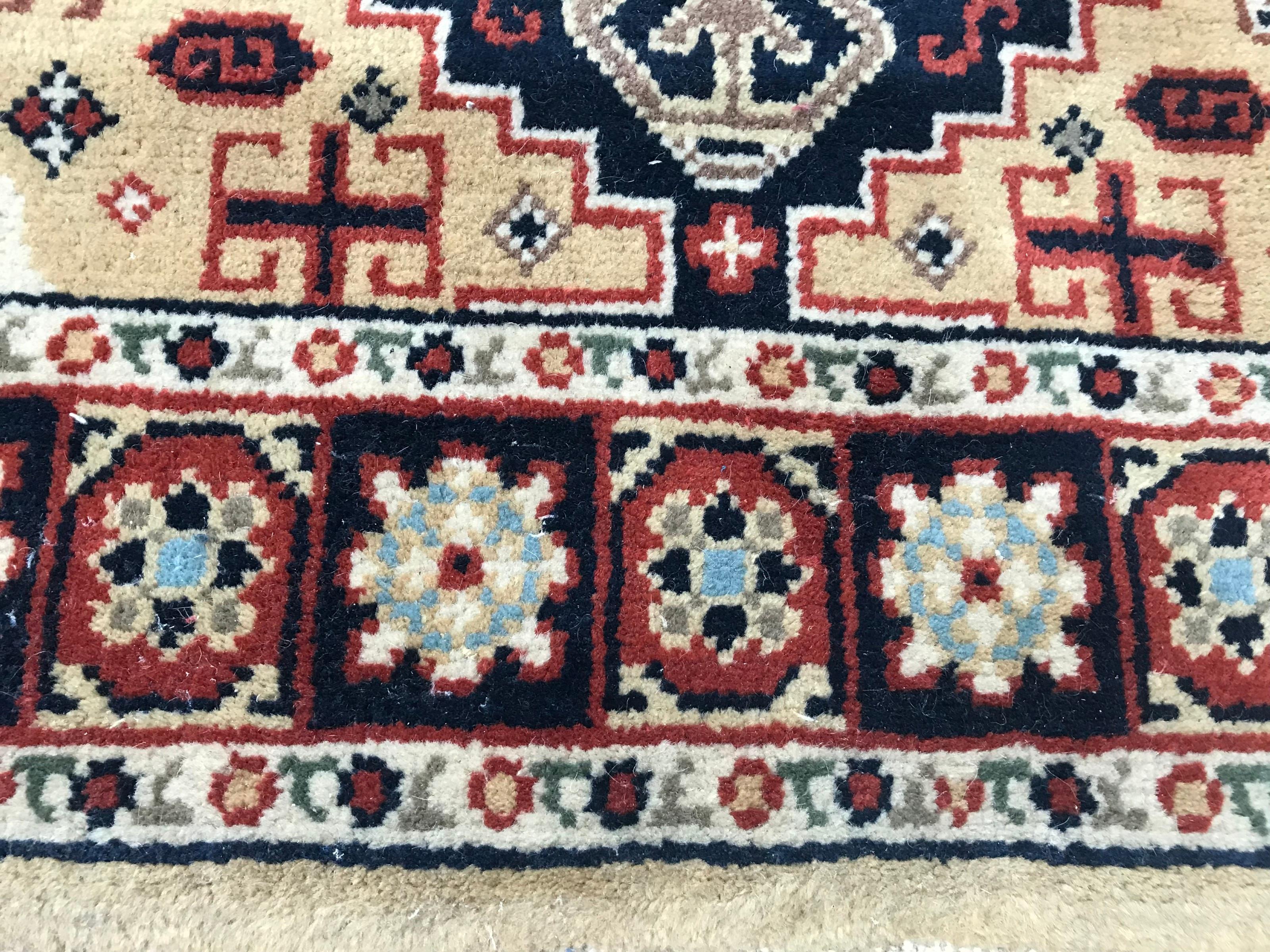Schöner türkischer Sparta Teppich im Vintage-Stil im Zustand „Gut“ im Angebot in Saint Ouen, FR