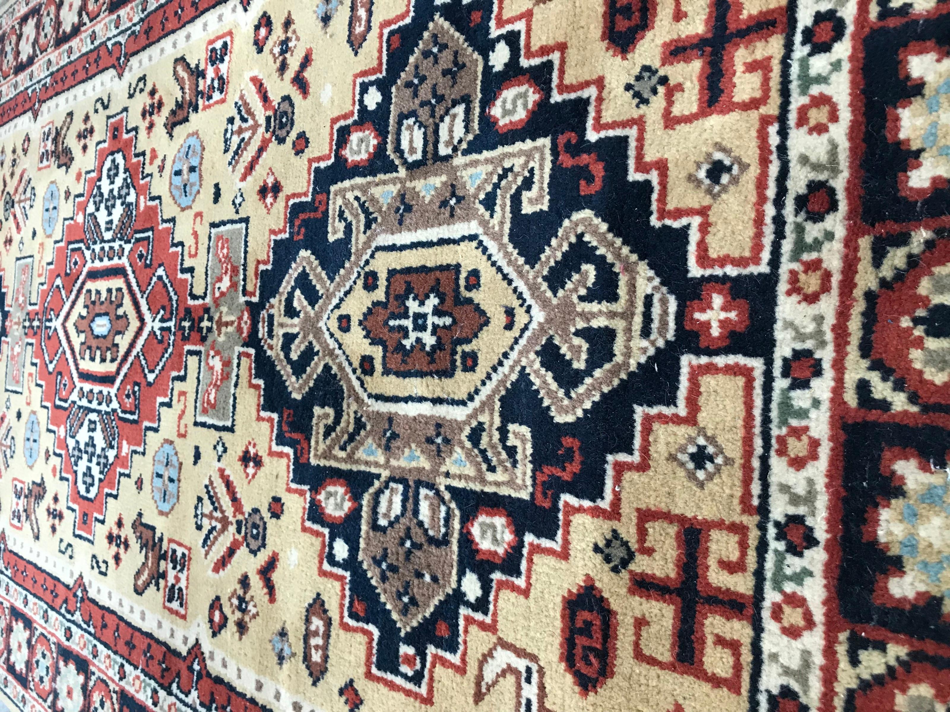 Schöner türkischer Sparta Teppich im Vintage-Stil (Wolle) im Angebot