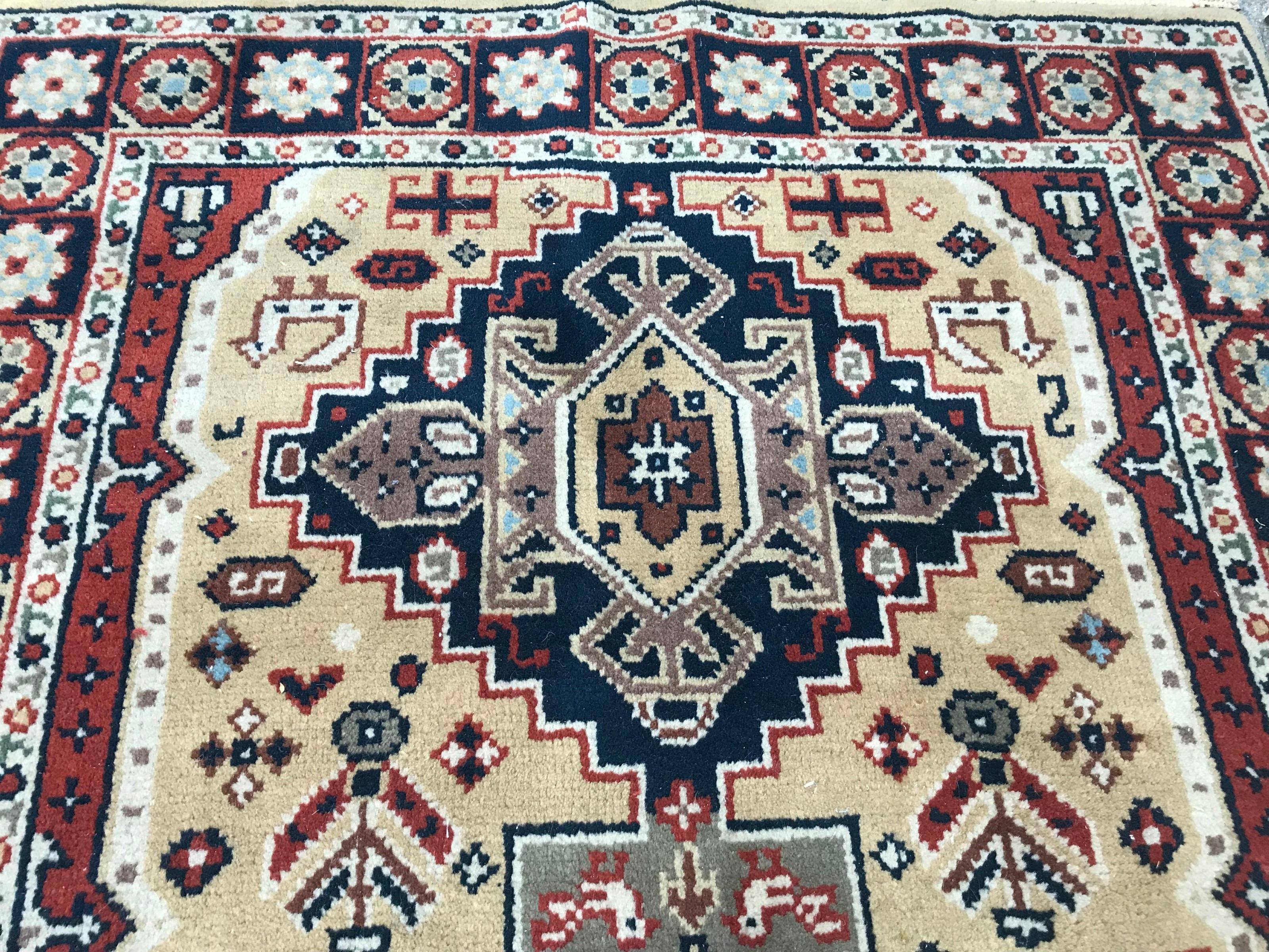 Schöner türkischer Sparta Teppich im Vintage-Stil im Angebot 1