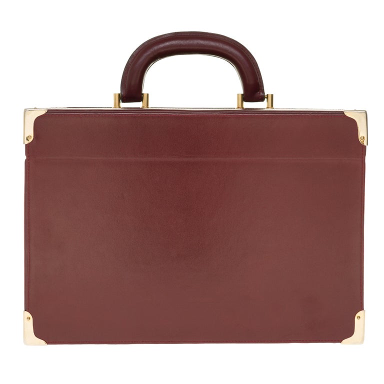 Beautiful Vintage Vanity Case Cartier in burgundy leather and brass at